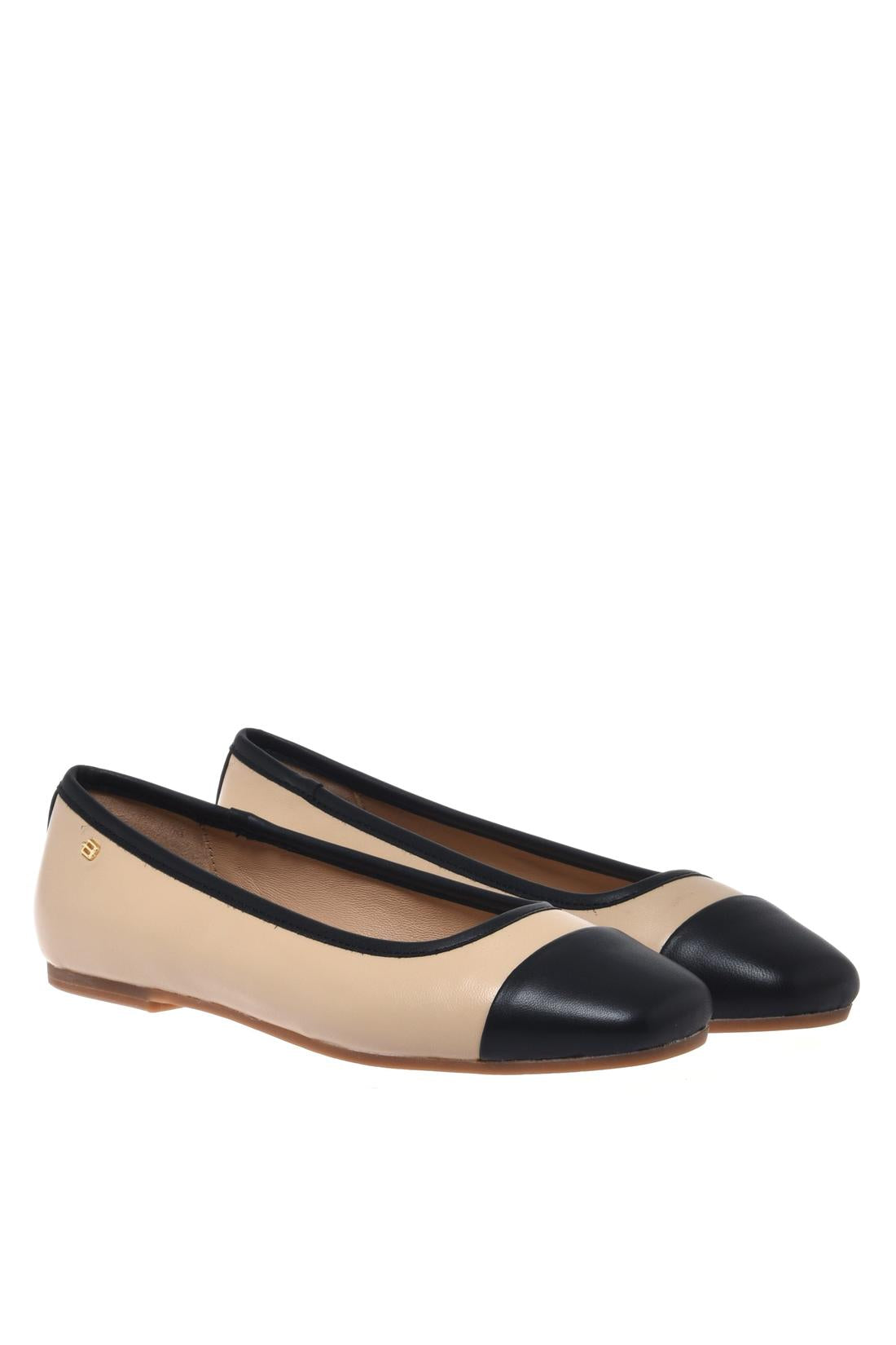 Ballerina in black and nude leather