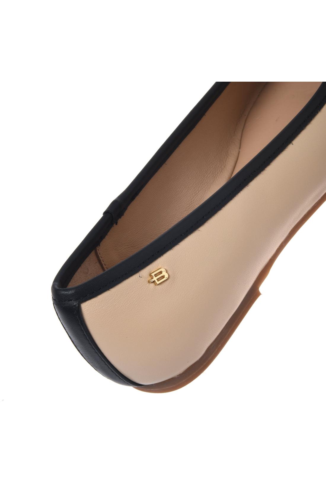 Ballerina in black and nude leather