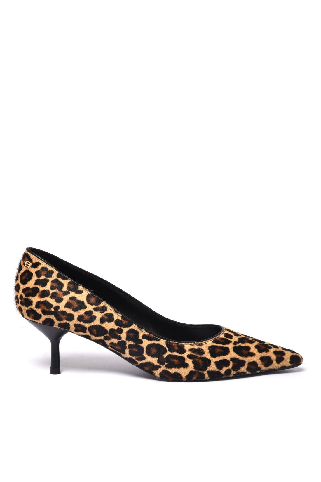 Leopard-print suede pump