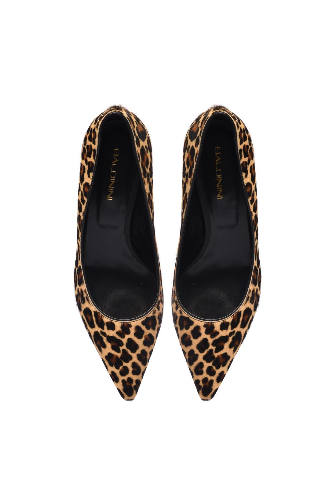 Leopard-print suede pump