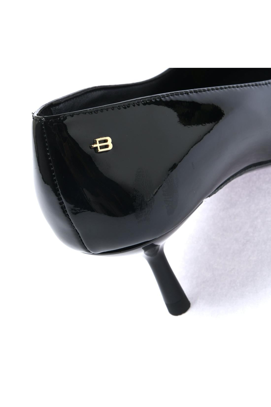 Patent leather pumps black