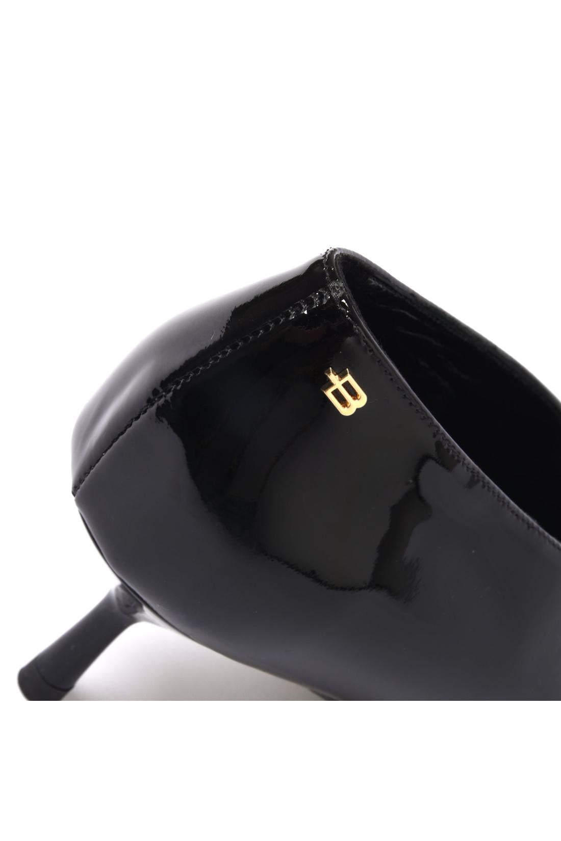 Patent leather pumps black