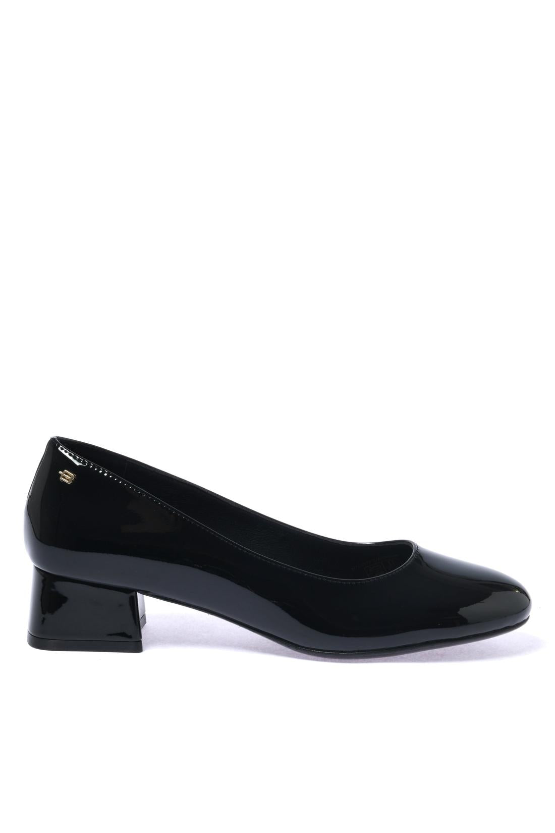 Patent leather pumps black