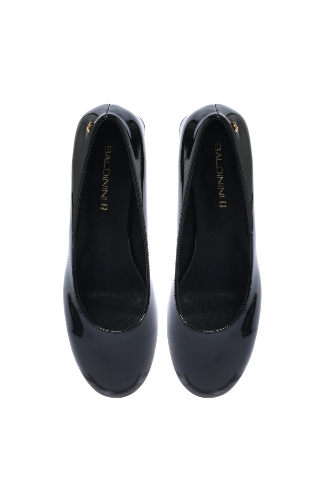 Patent leather pumps black