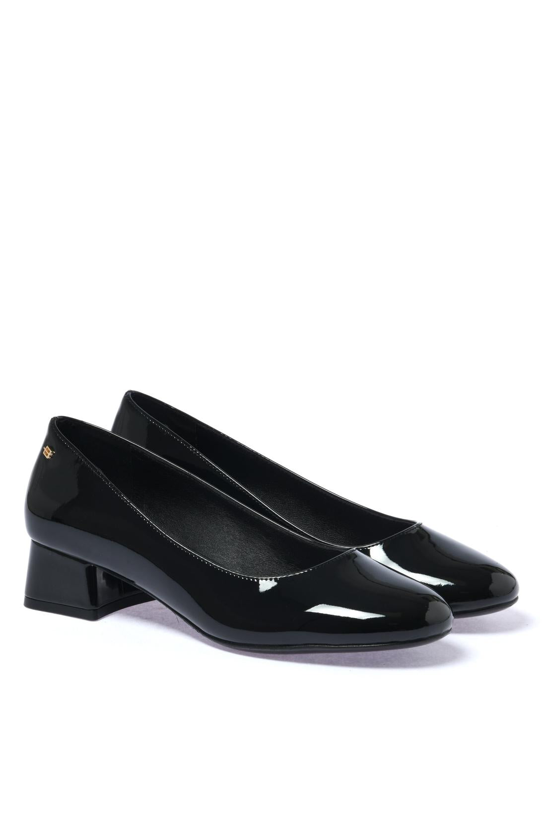Patent leather pumps black