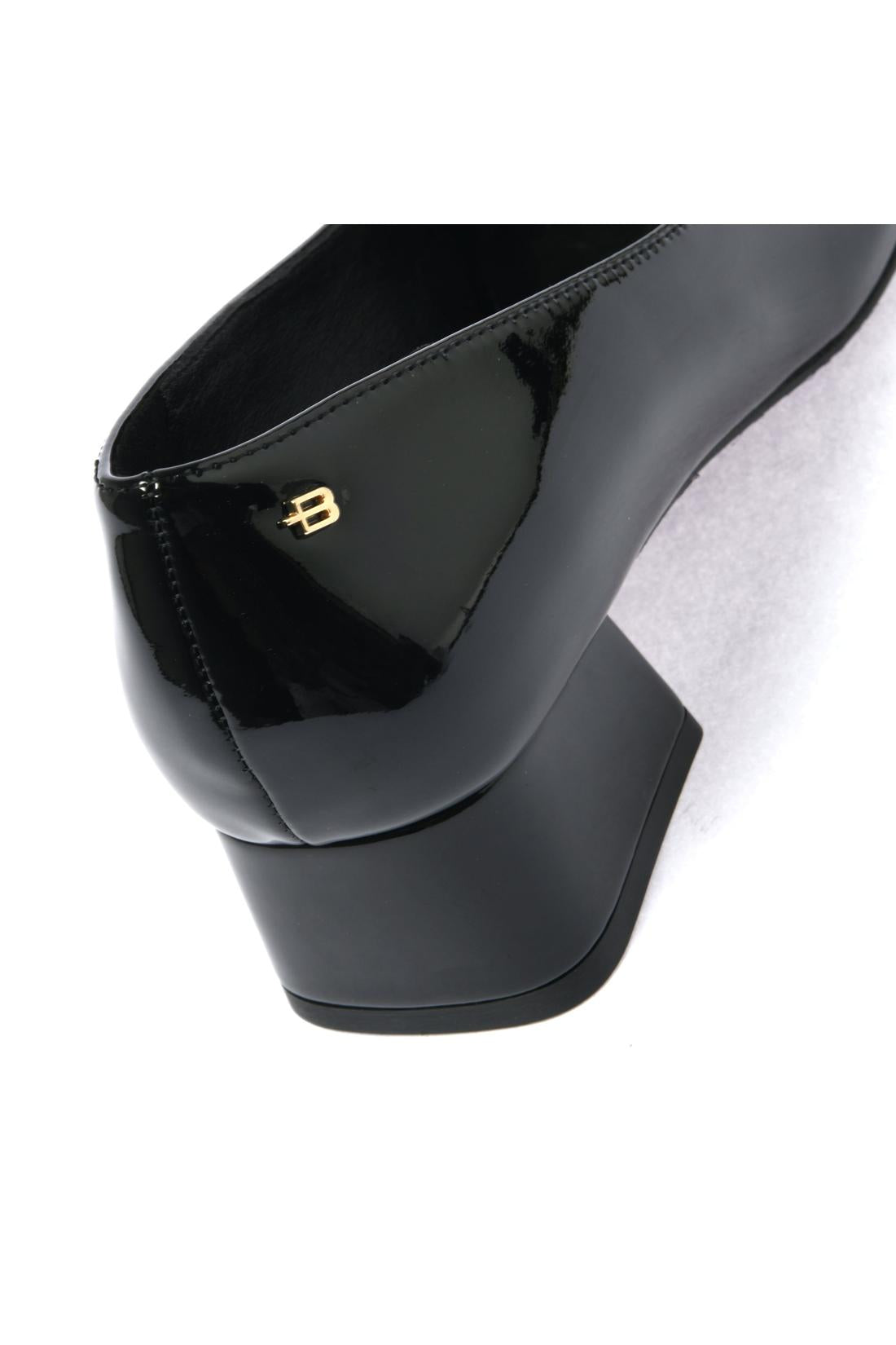 Patent leather pumps black