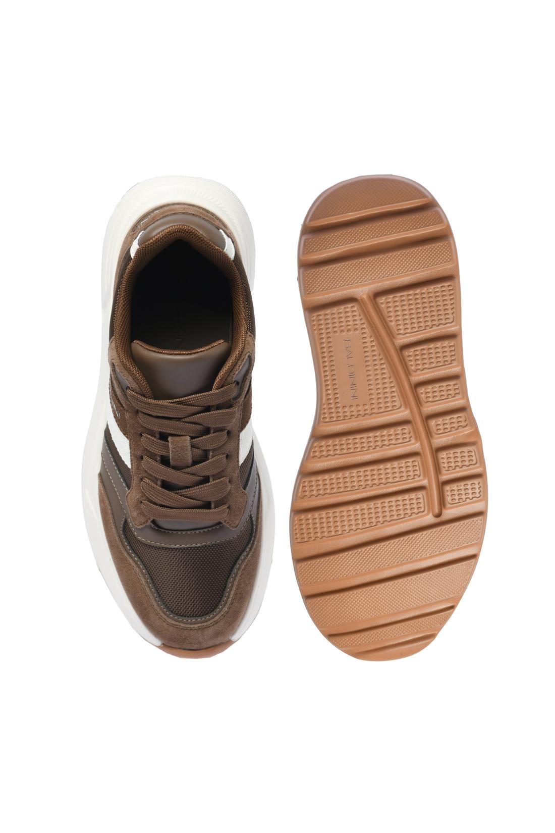 Sneaker in taupe suede and fabric