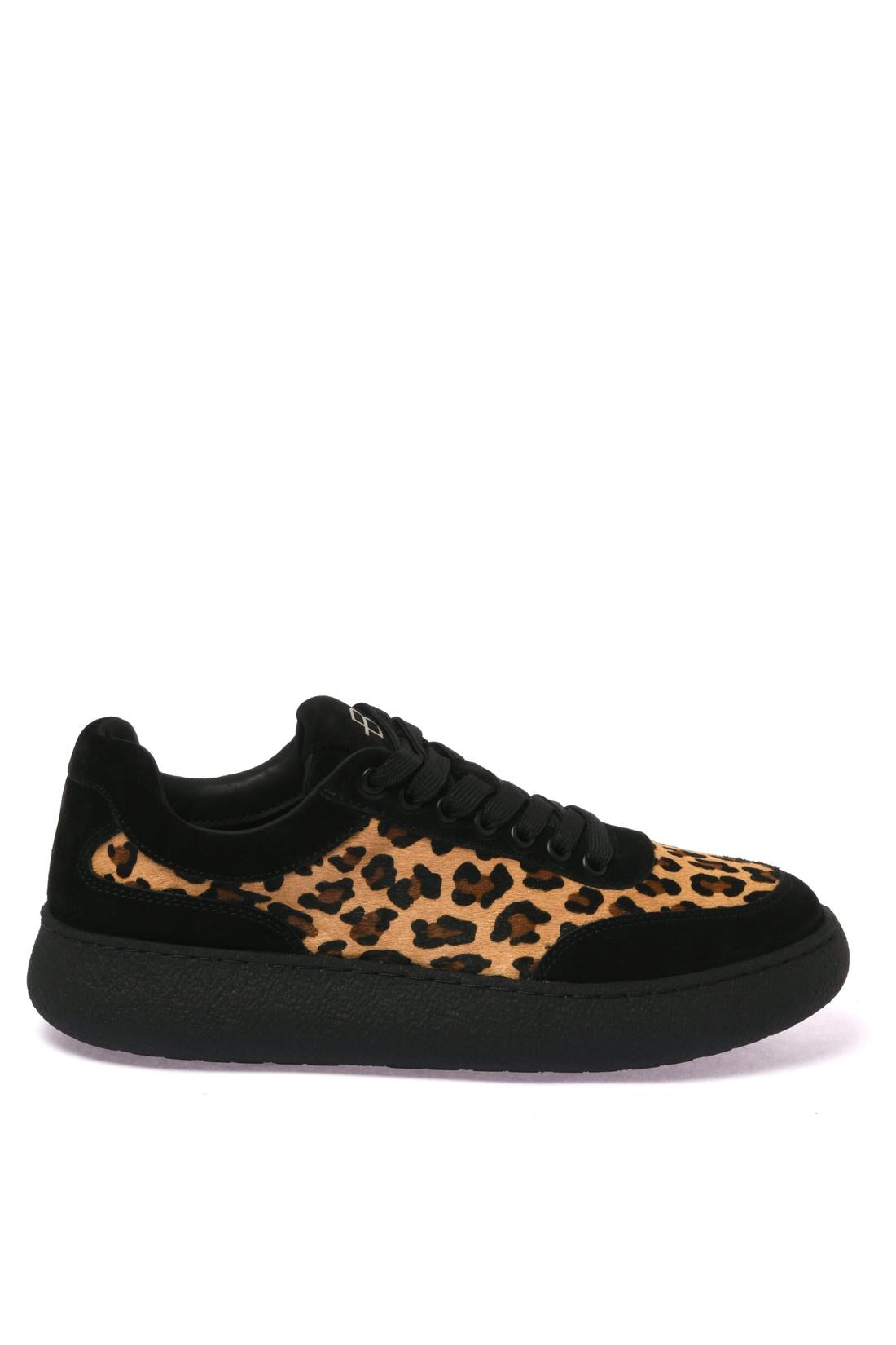 Sneaker in leopard-print pony hair and black suede