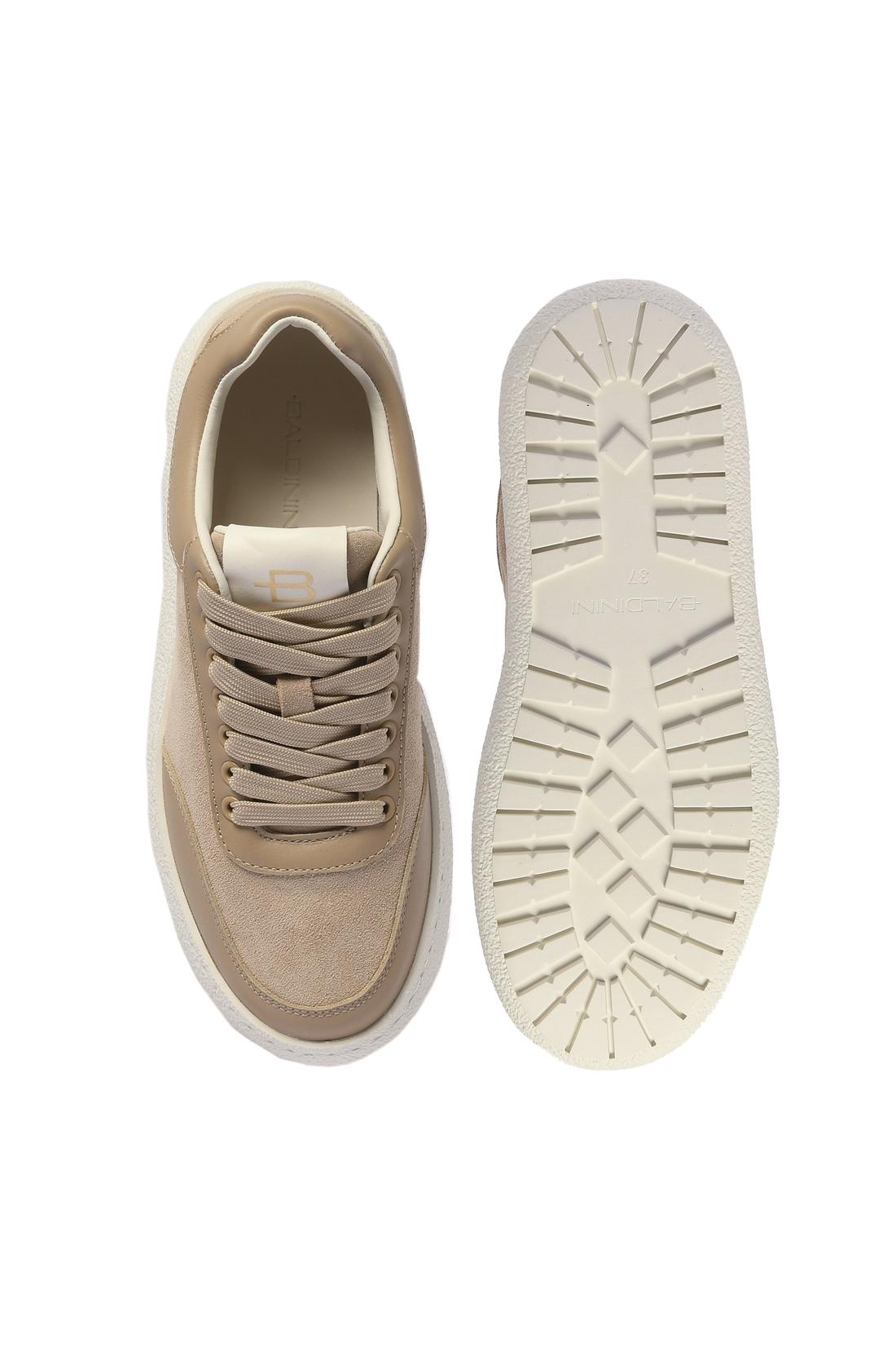 Sneaker in beige suede leather