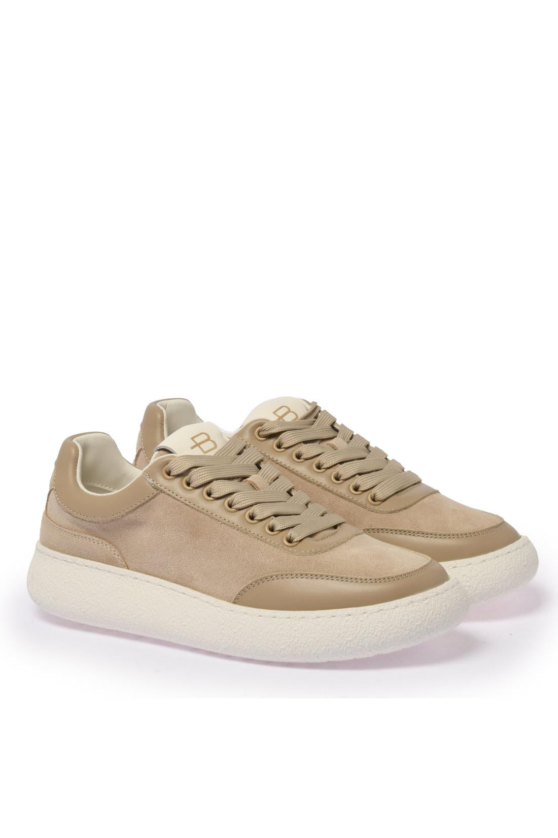 Sneaker in beige suede leather