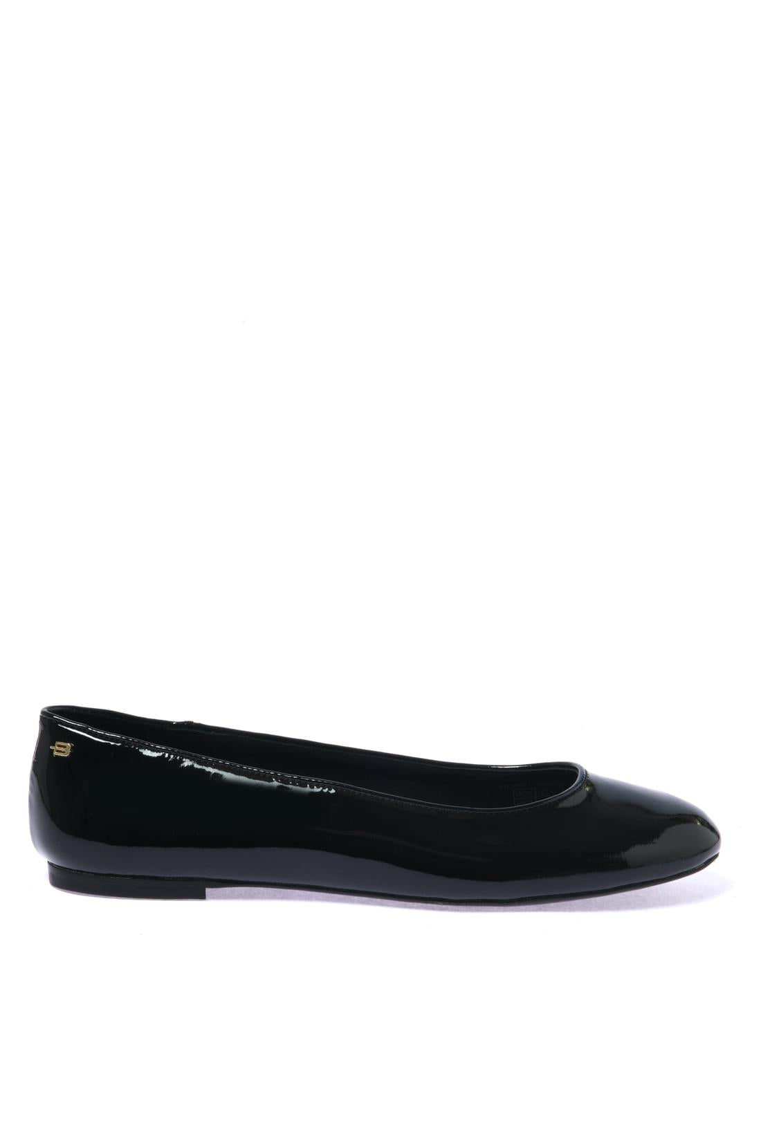 Black patent leather ballet flat