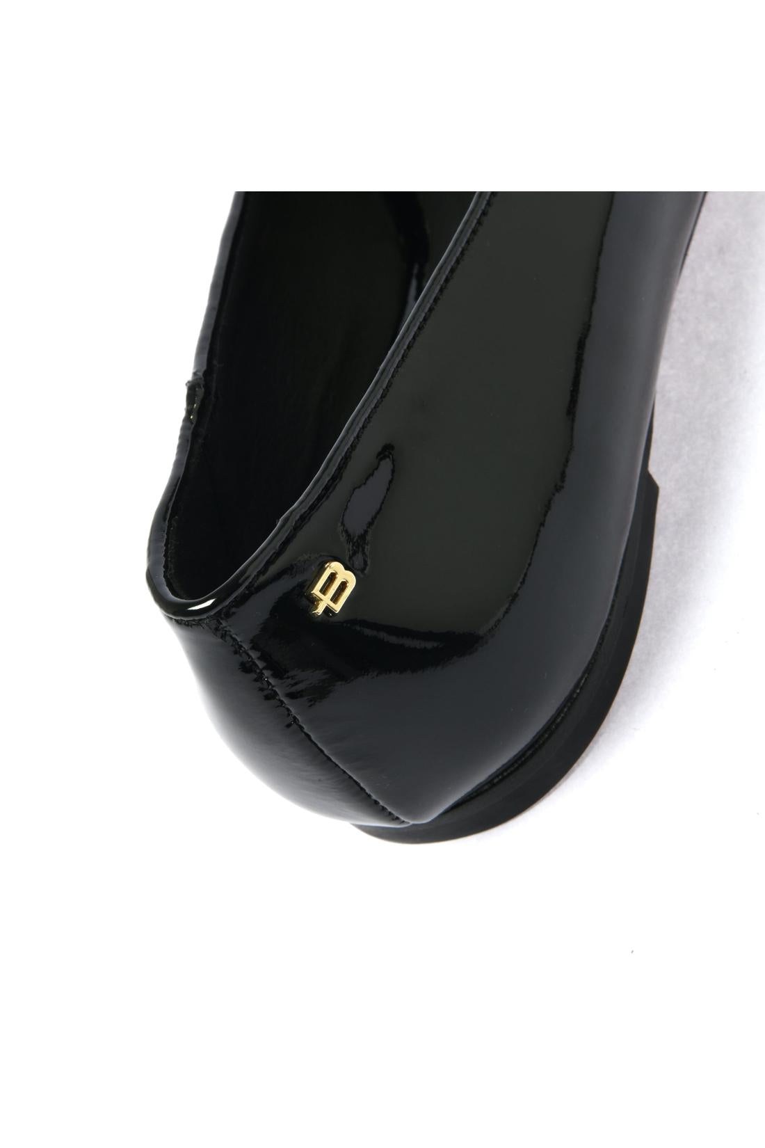 Black patent leather ballet flat