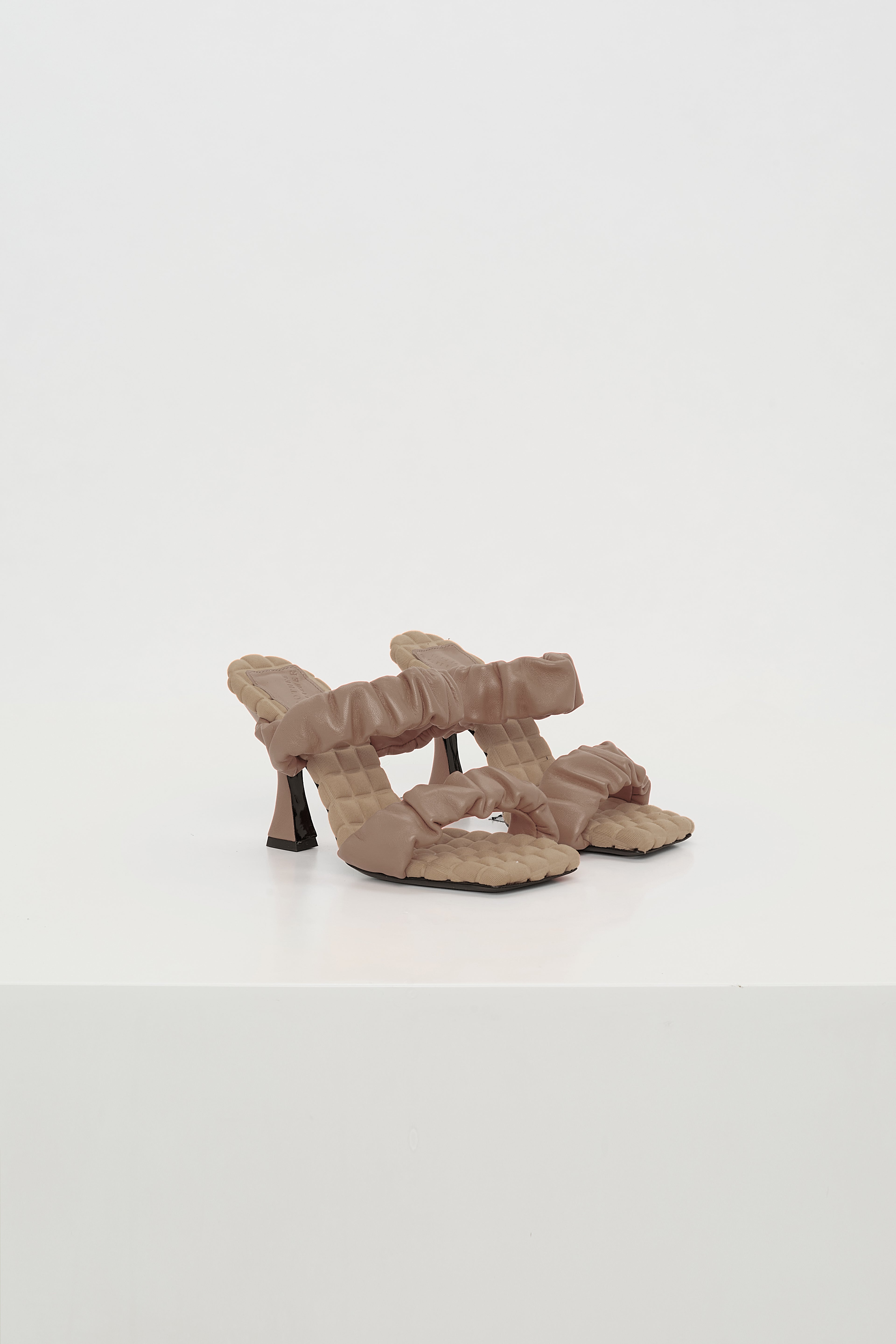 Dorothee-Schumacher-OUTLET-SALE-SPORTY-FEMININITY-sandal-heeled-Sandalen-ARCHIVE-COLLECTION_2e37a812-27bc-4299-b487-c6a47112a524.jpg