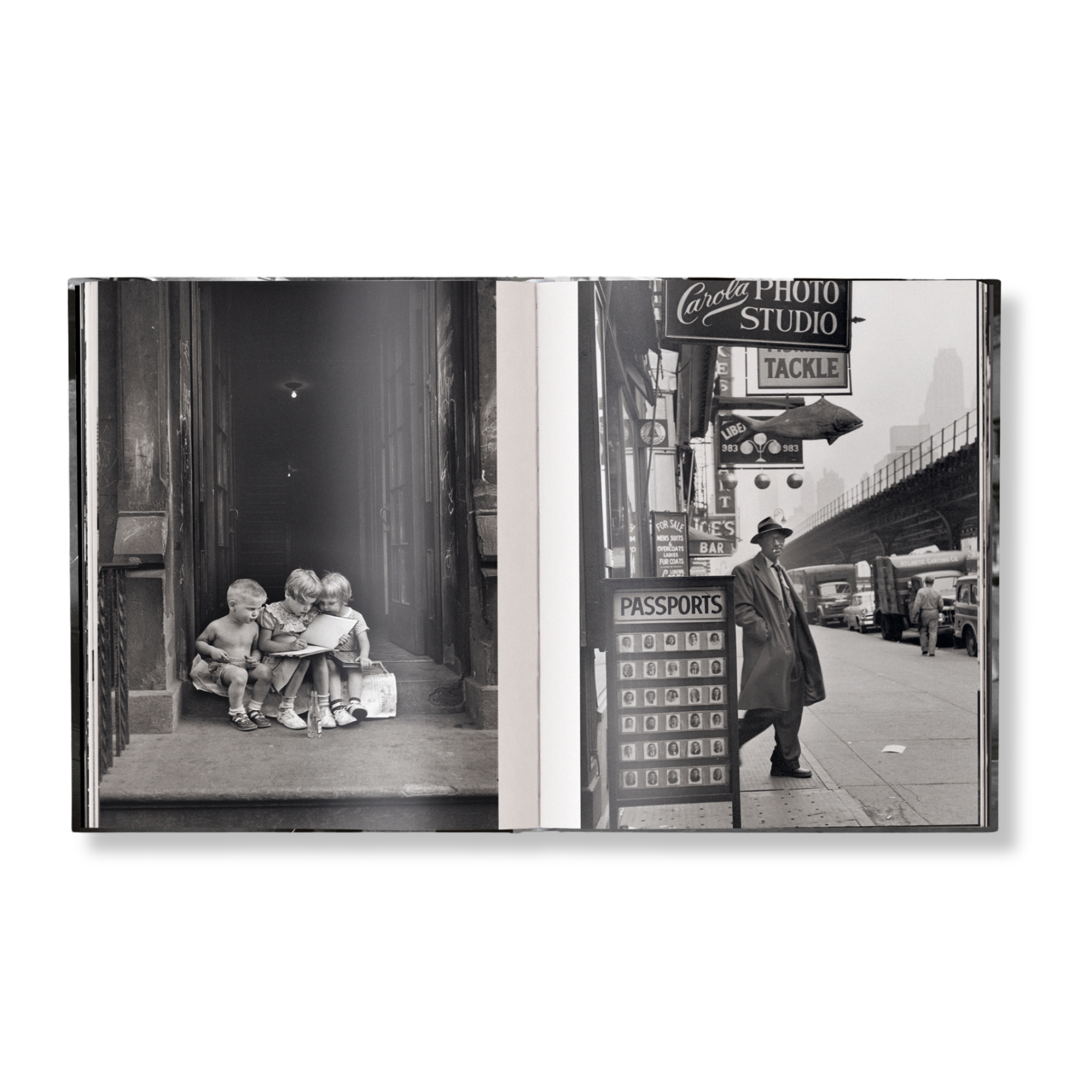 Gestalten Eu Shop-Elliott Erwitt’s New York-Book-Black-Deal-Outlet-by-ARCHIVIST