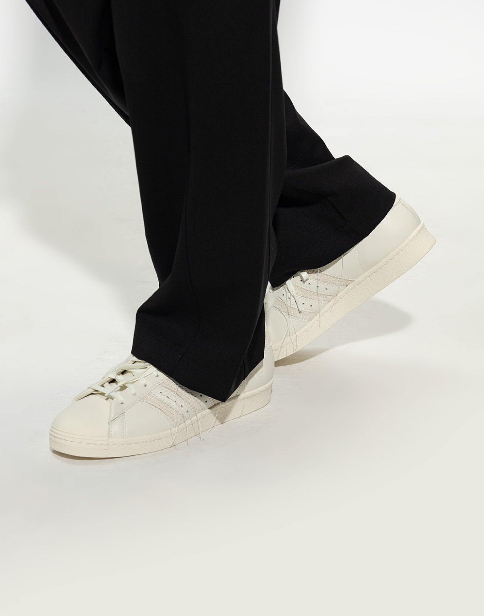 Y-3-OUTLET-SALE-Superstar Loose-Thread Off White Sneakers-ARCHIVIST