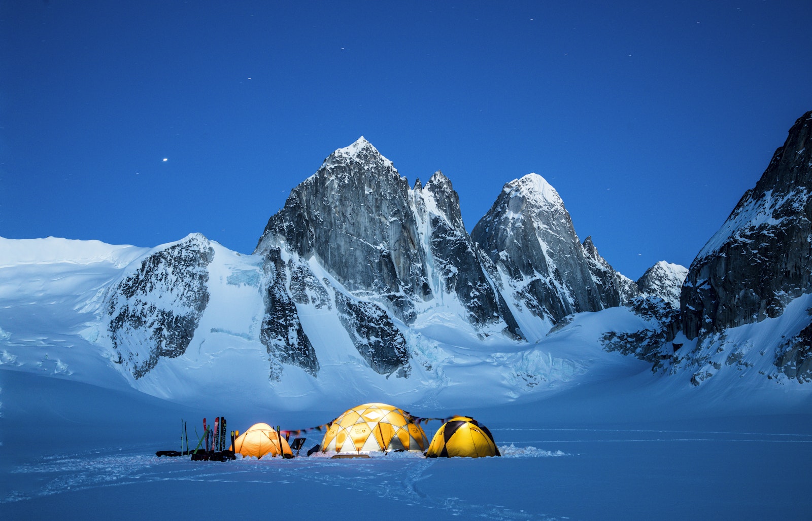 Gestalten Eu Shop-Call of the Mountains-Book-Black-Deal-Outlet-by-ARCHIVIST