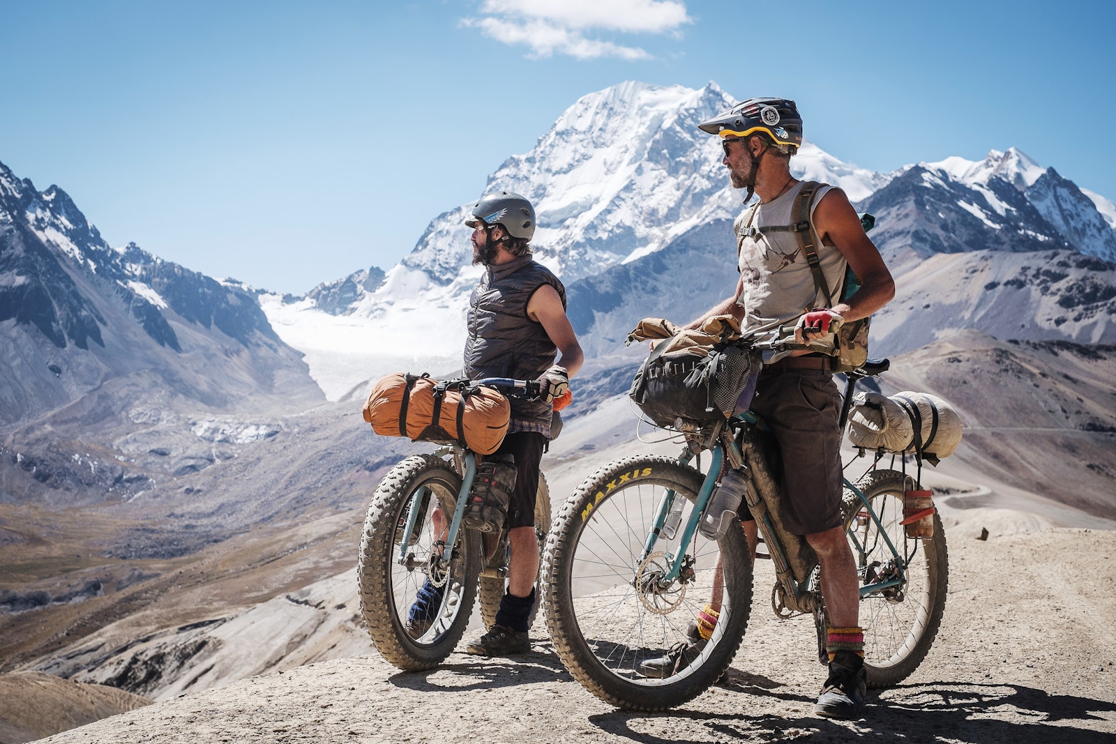 Gestalten Eu Shop-Call of the Mountains-Book-Black-Deal-Outlet-by-ARCHIVIST