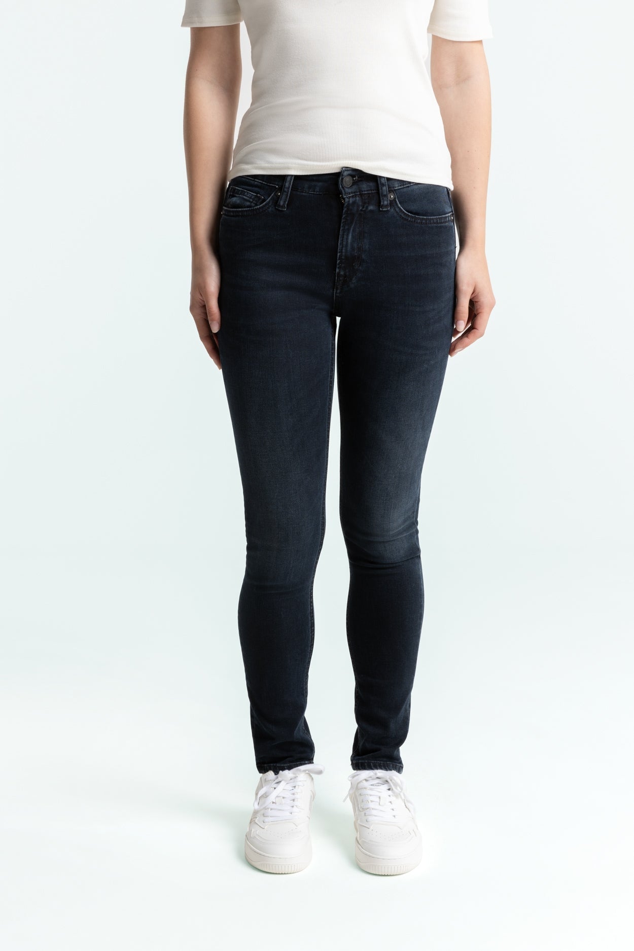Kings Of Indigo-JUNO MEDIUM | BLUE BLACK WORN-Jeans-Black-Deal-Outlet-by-ARCHIVIST