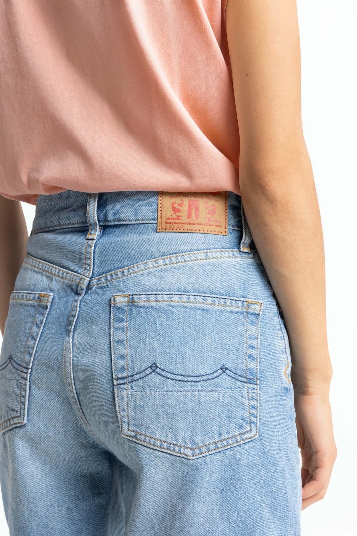 LIORA SHORT | SANIBEL LIGHT