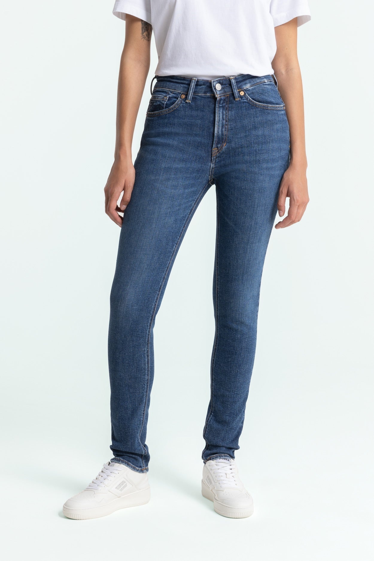 Kings Of Indigo-JUNO MEDIUM | JOURNEY MID USED-Jeans-Black-Deal-Outlet-by-ARCHIVIST