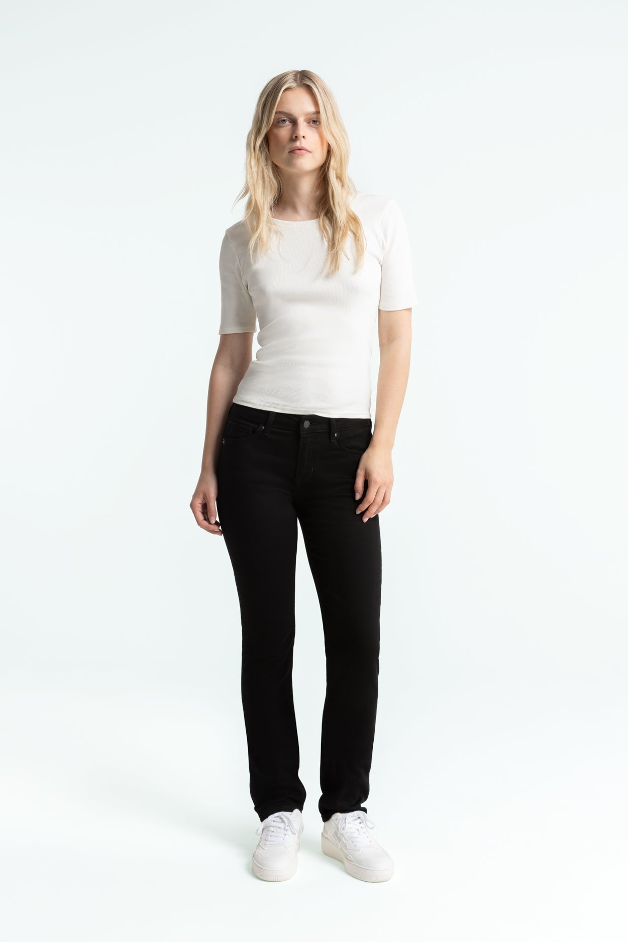 EMI | STAY BLACK RINSE