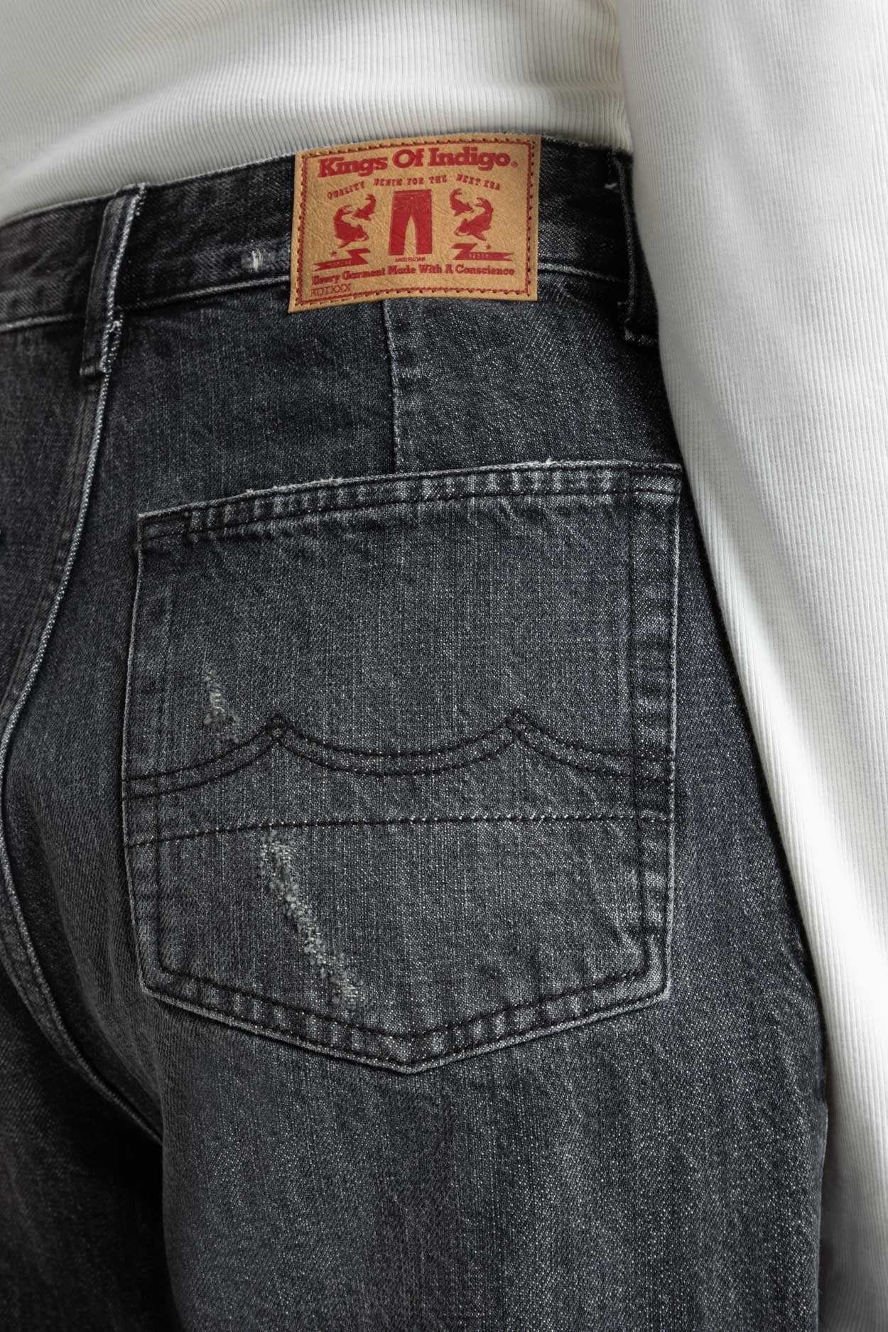 LEILA | CEKY BLACK WORN