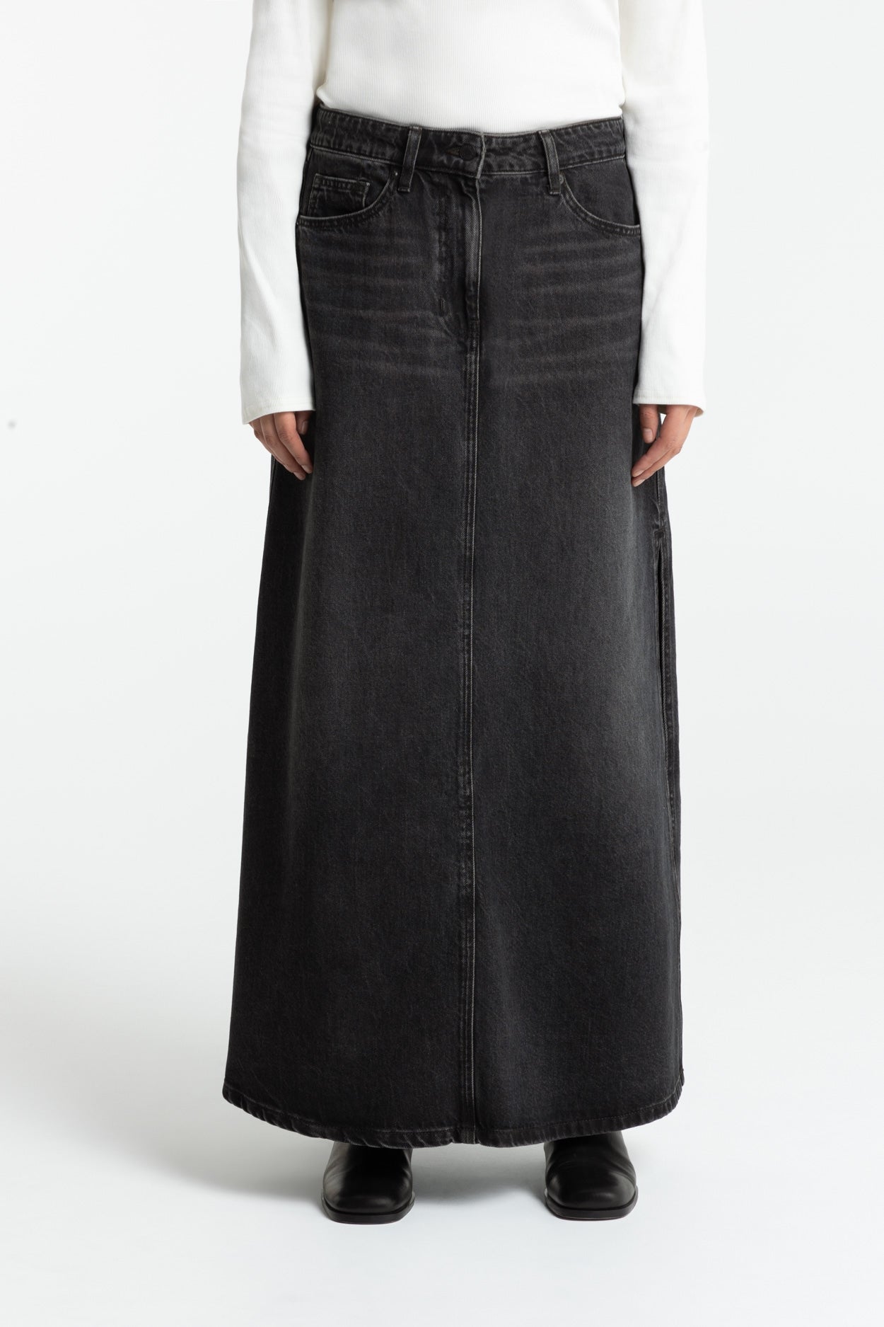 AMIRAH | VILMA BROWN BLACK WORN