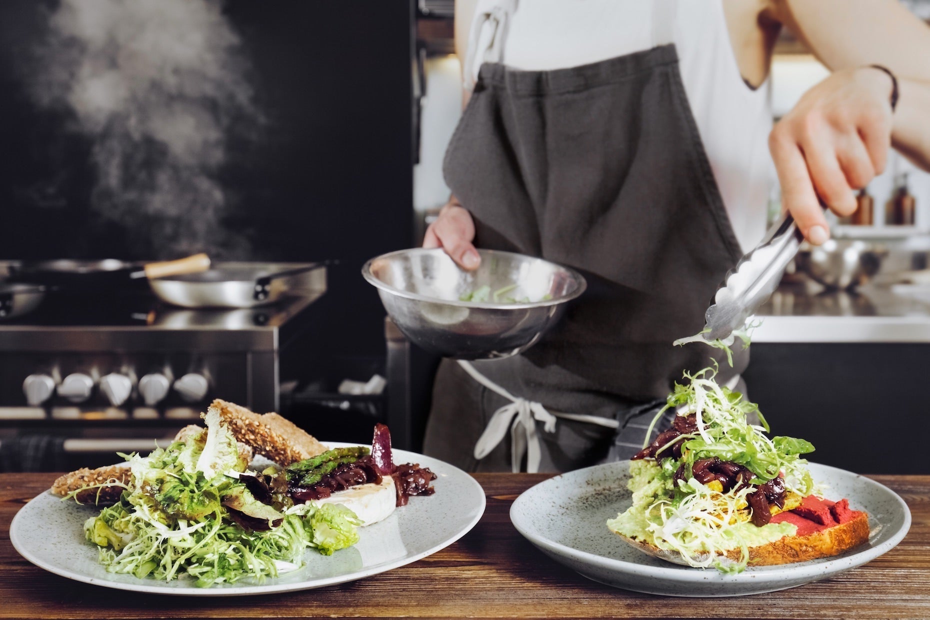 Gestalten Eu Shop-The Grand Hostels-Book-Black-Deal-Outlet-by-ARCHIVIST