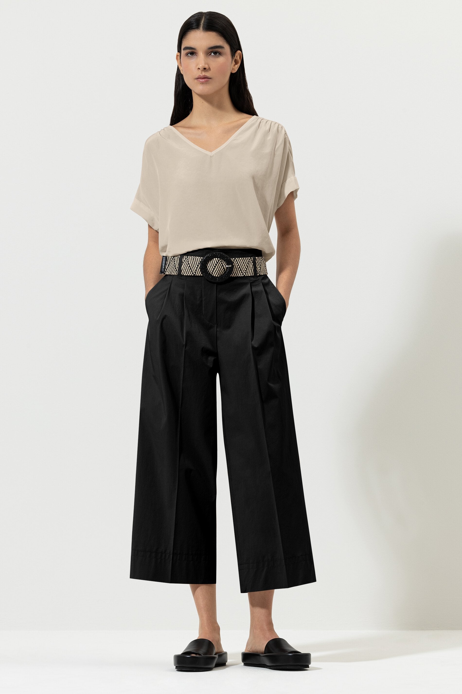 LUISA-CERANO-OUTLET-SALE-Blusenshirt-mit-V-Neck-Shirts-ARCHIVE-COLLECTION_86790c6b-6b56-4918-91c1-fe44a28eee14.jpg