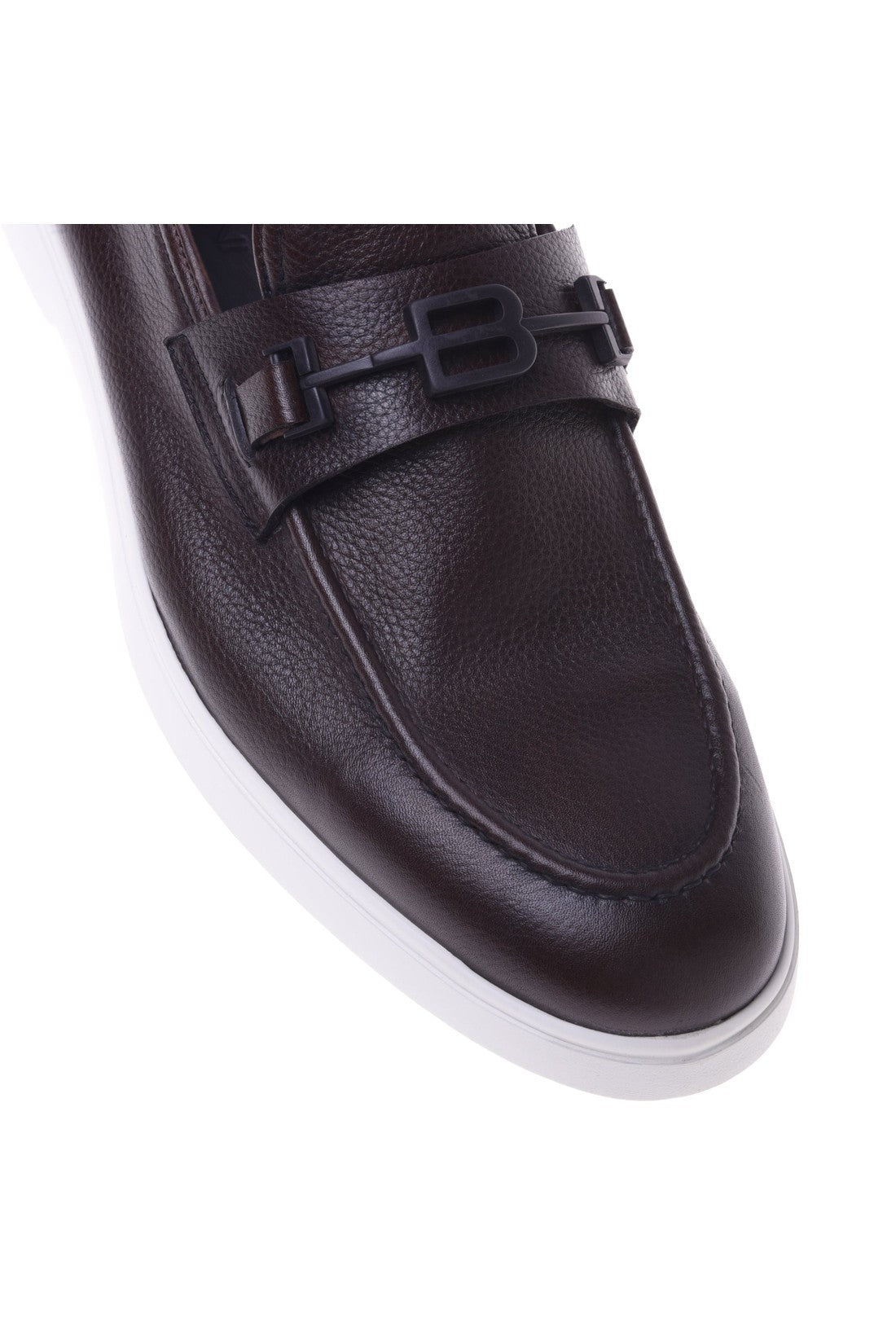 Loafer in brown tumbled leather