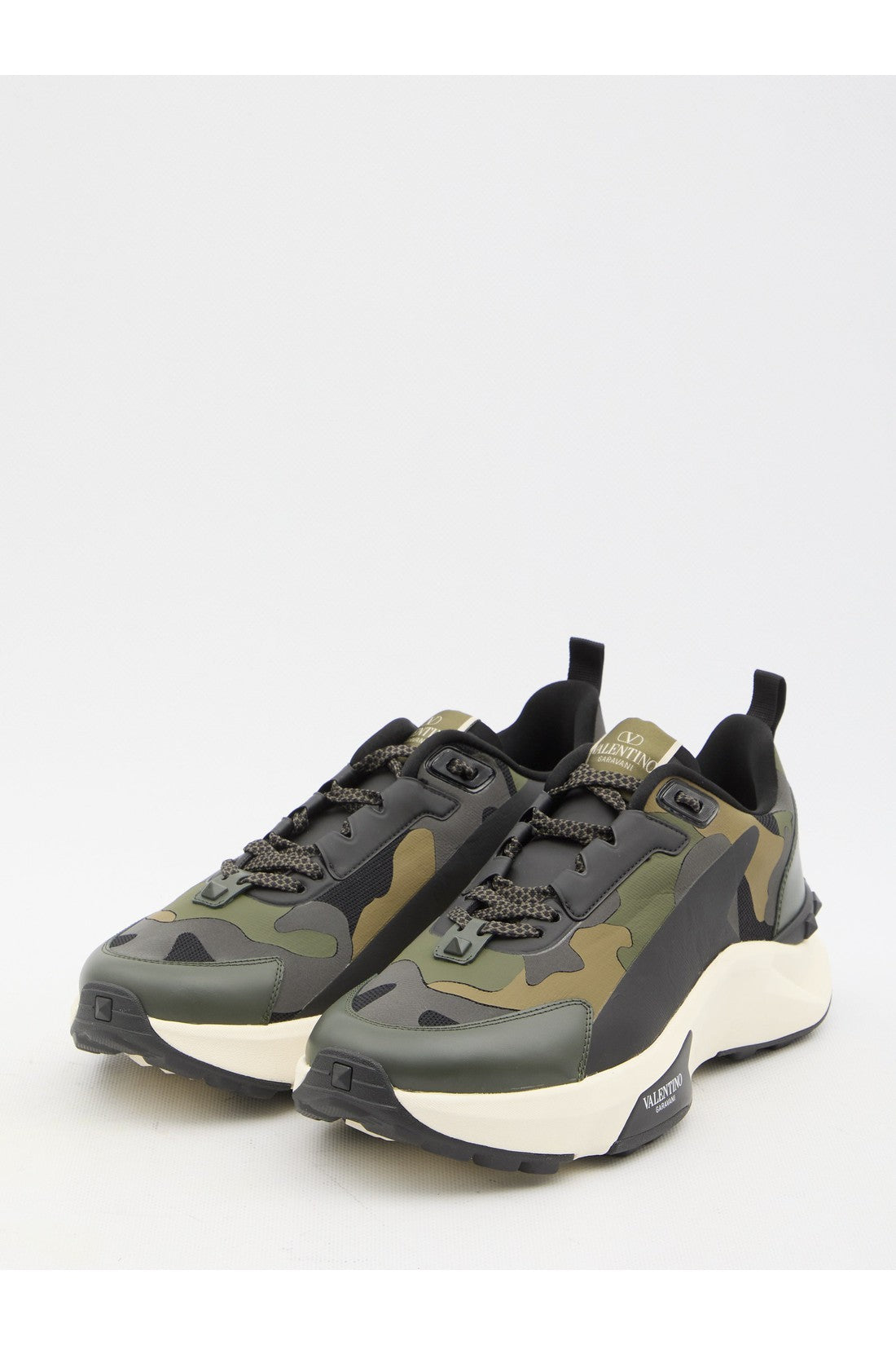 VALENTINO GARAVANI-OUTLET-SALE-Low Top True Act Camouflage sneakers-ARCHIVIST