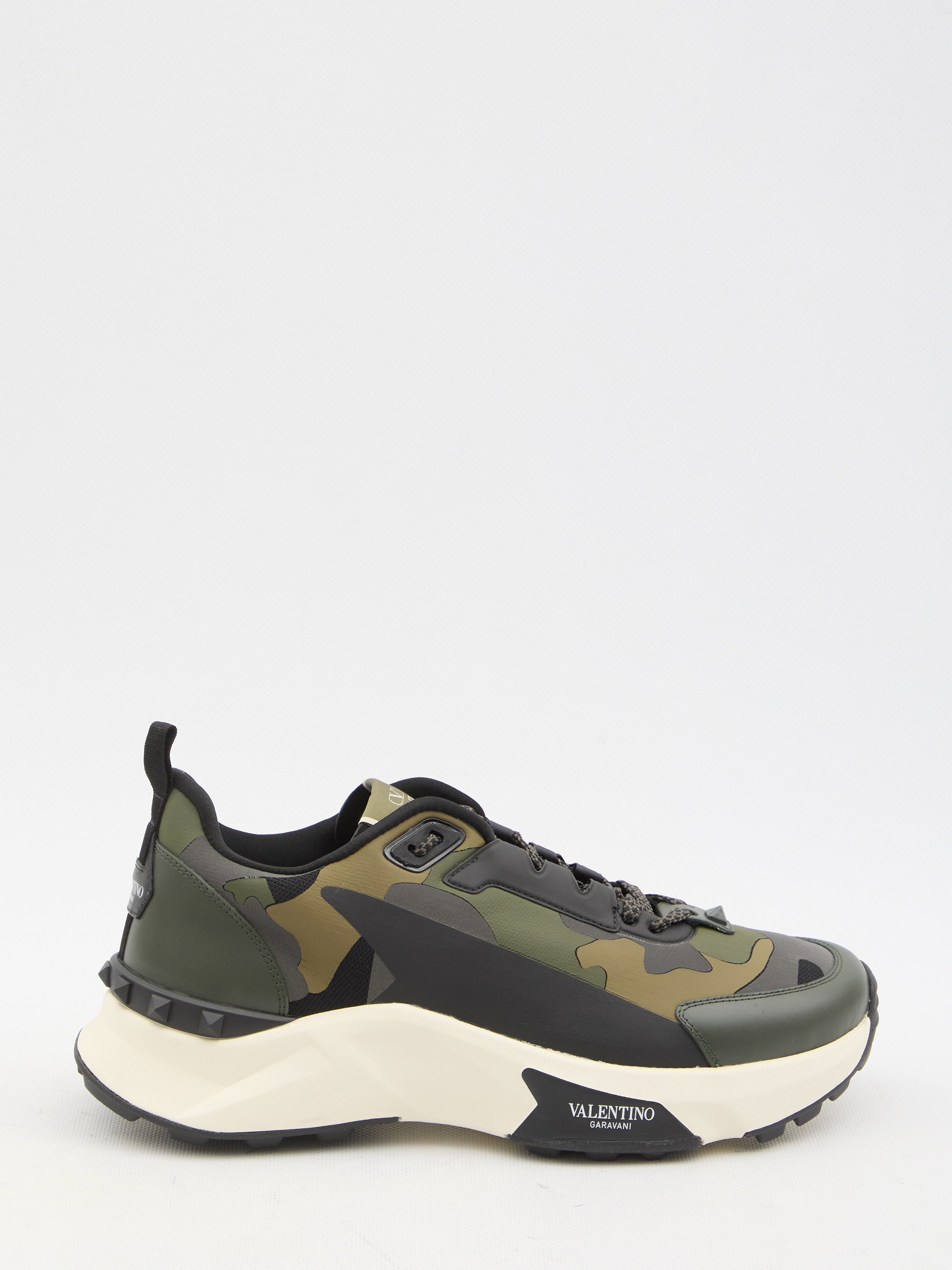 VALENTINO GARAVANI-OUTLET-SALE-Low Top True Act Camouflage sneakers-ARCHIVIST