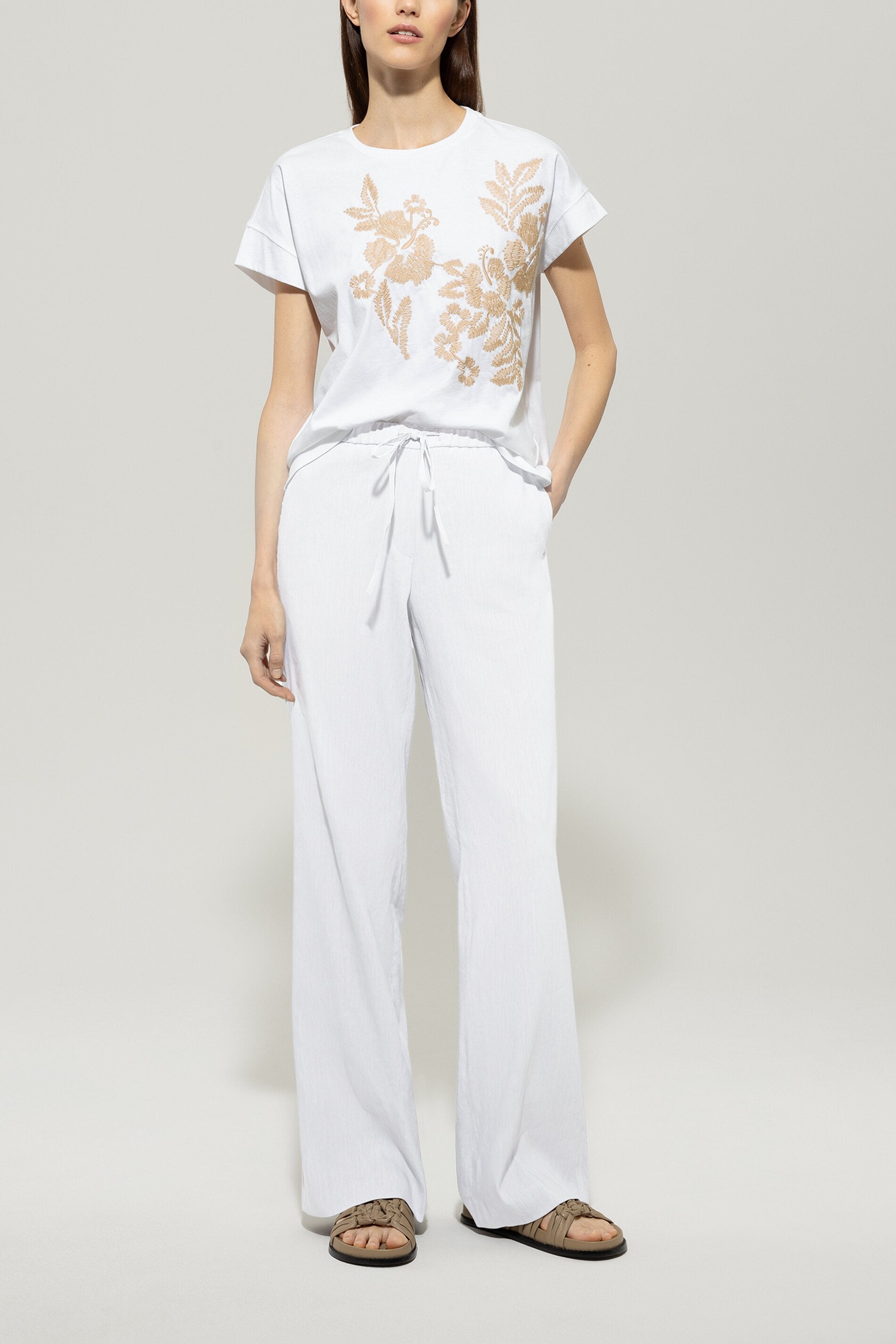 T-Shirt mit Stickerei