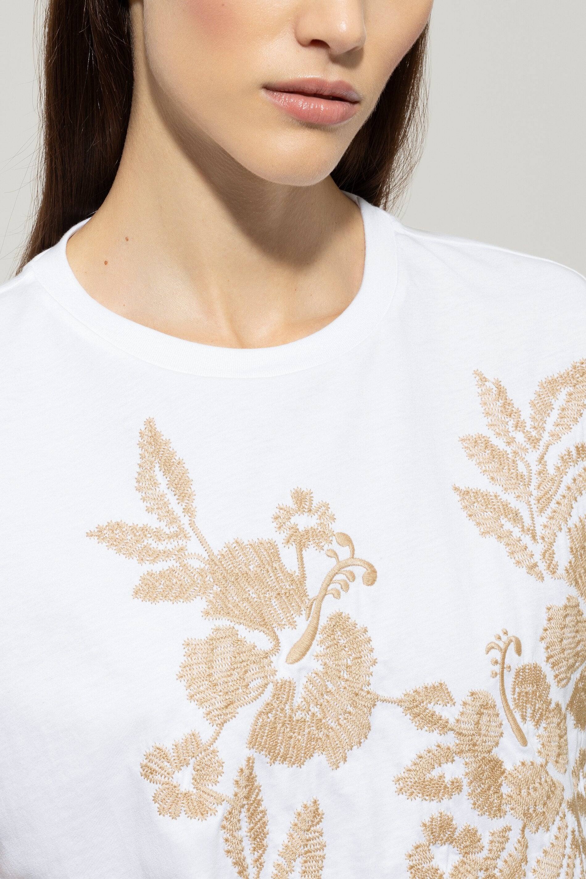 T-Shirt mit Stickerei