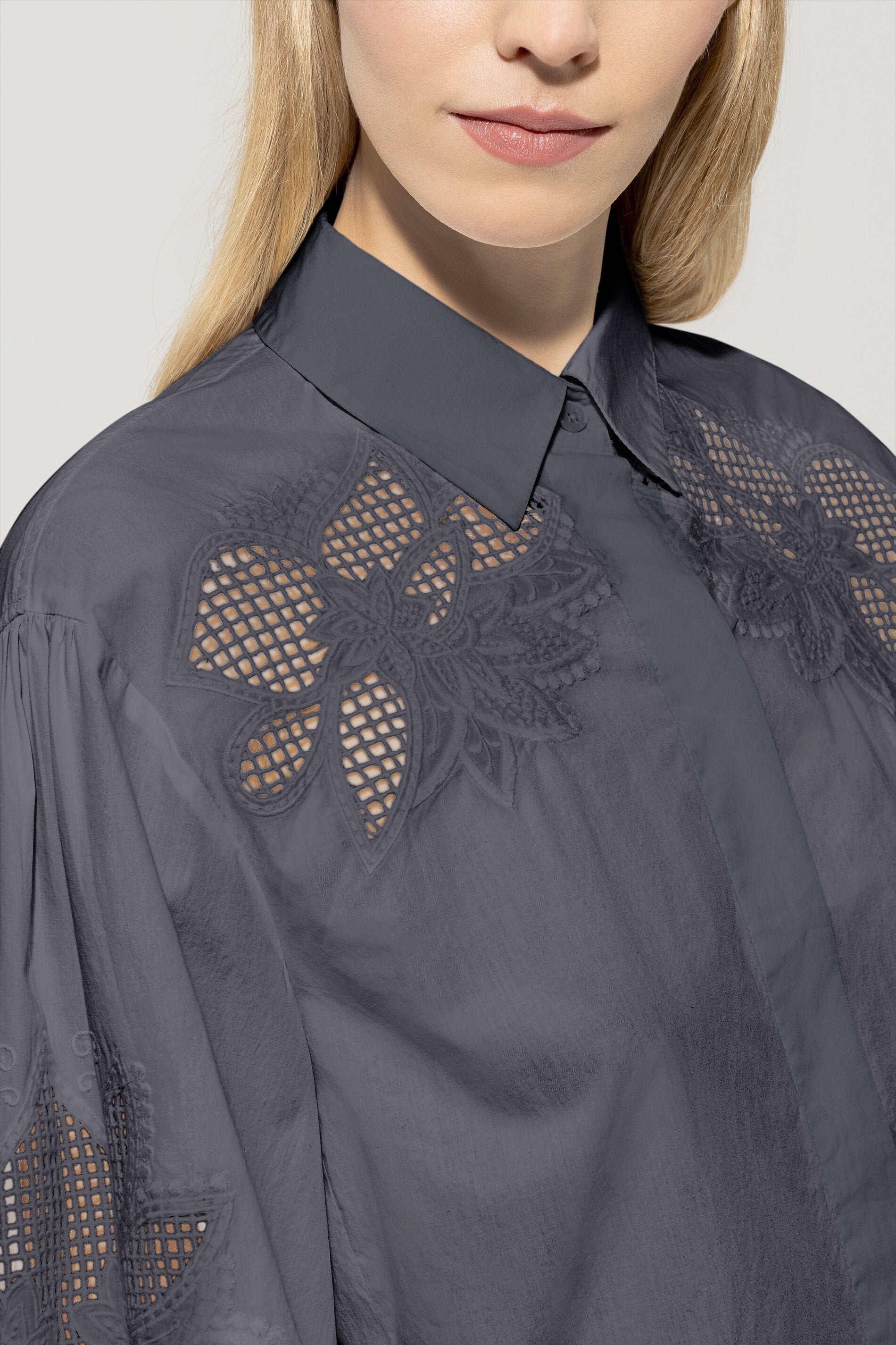 Langarm-Bluse mit Stickerei