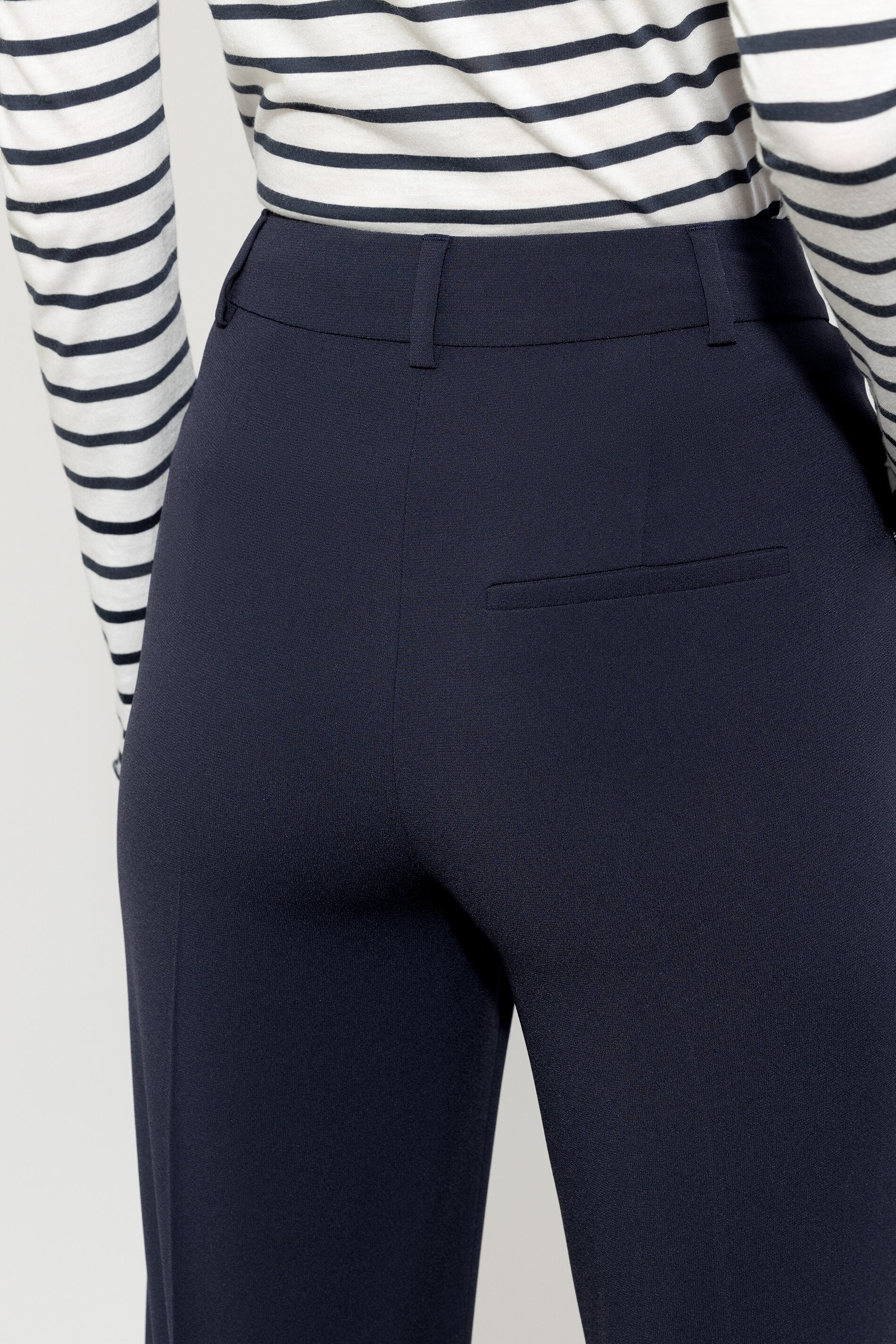 Luisa Cerano-Satin-Tapered-Pants-Hosen-Black-Deal-Outlet-by-ARCHIVIST