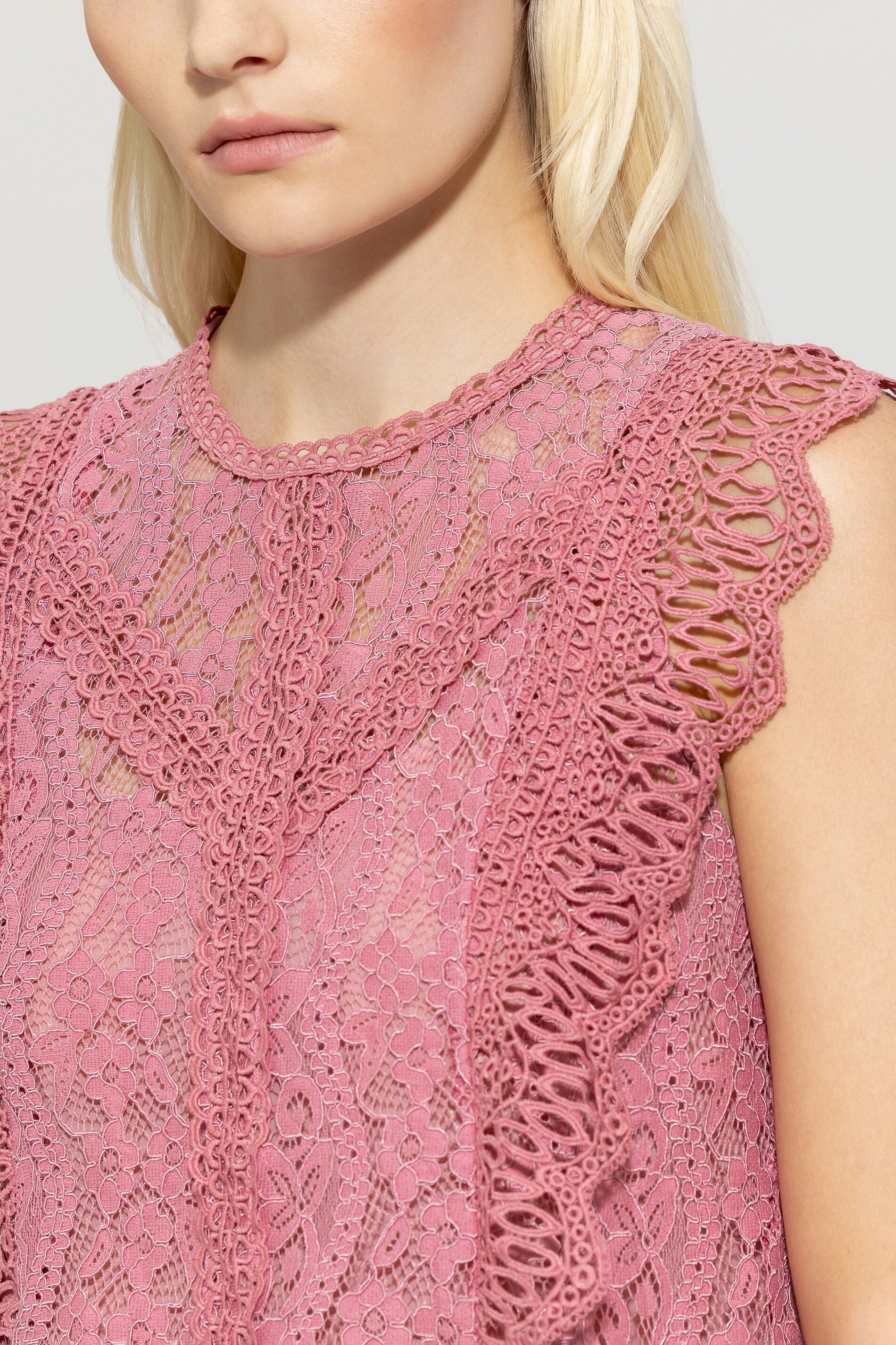 Spitzenbluse mit Stickerei