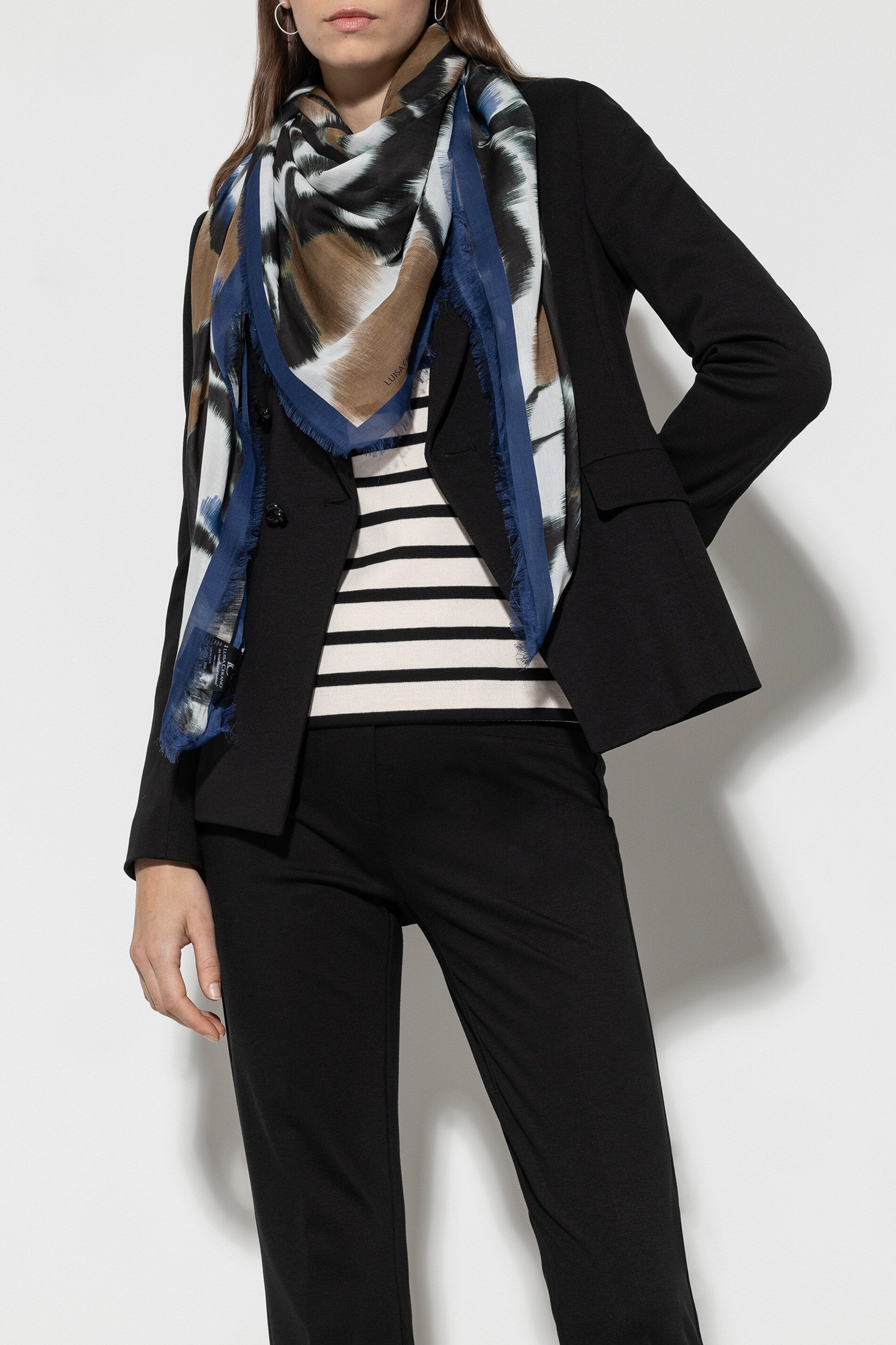 Tuch mit abstraktem Print