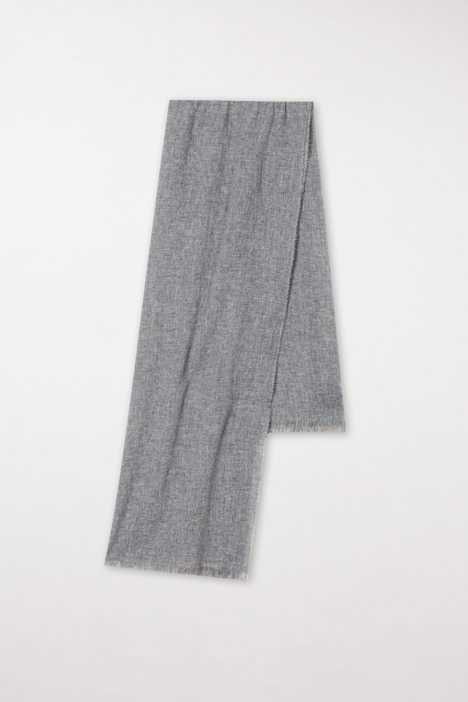 Wool scarf with fringes