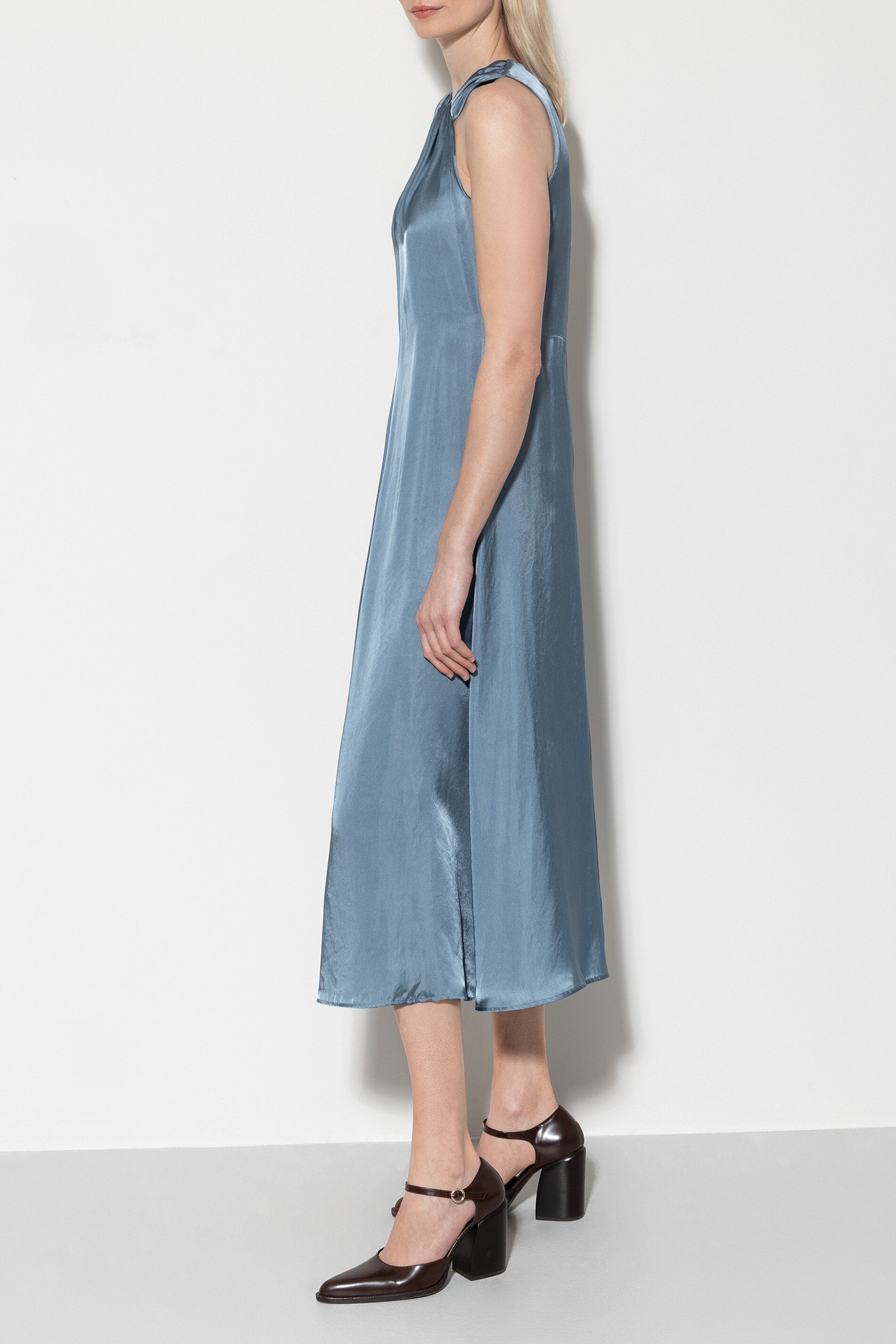 Kleid mit Knotendetail