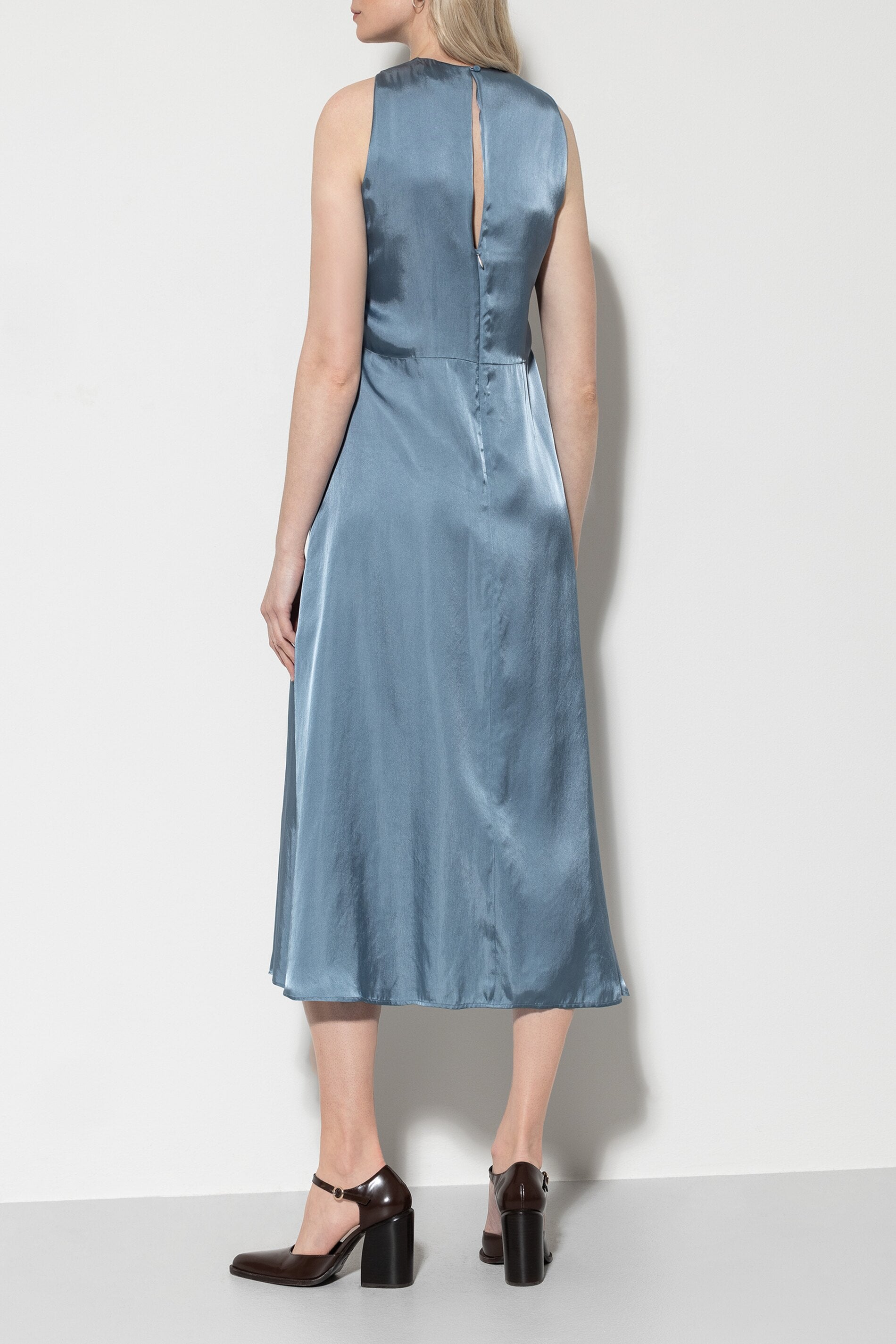 Kleid mit Knotendetail