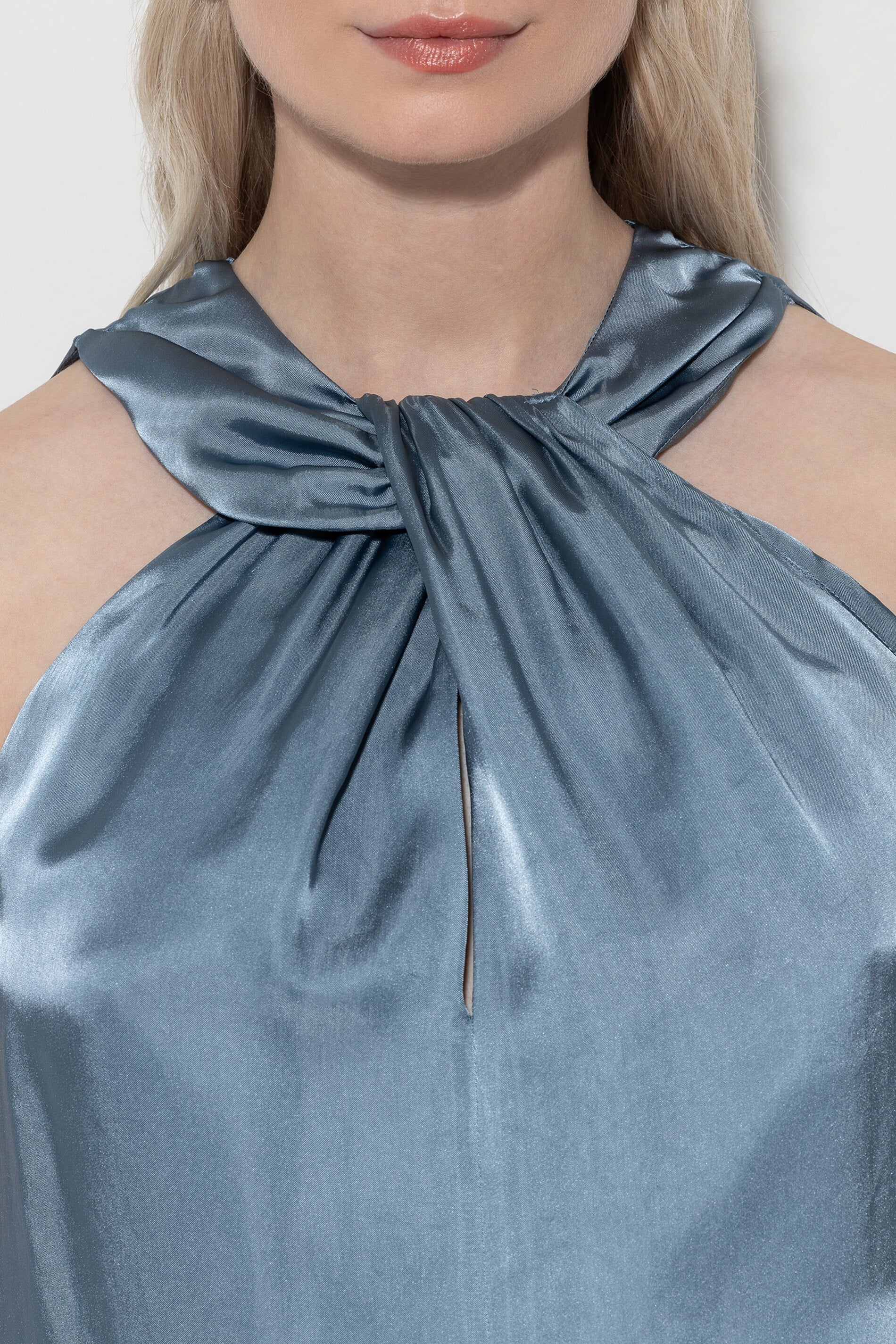 Kleid mit Knotendetail