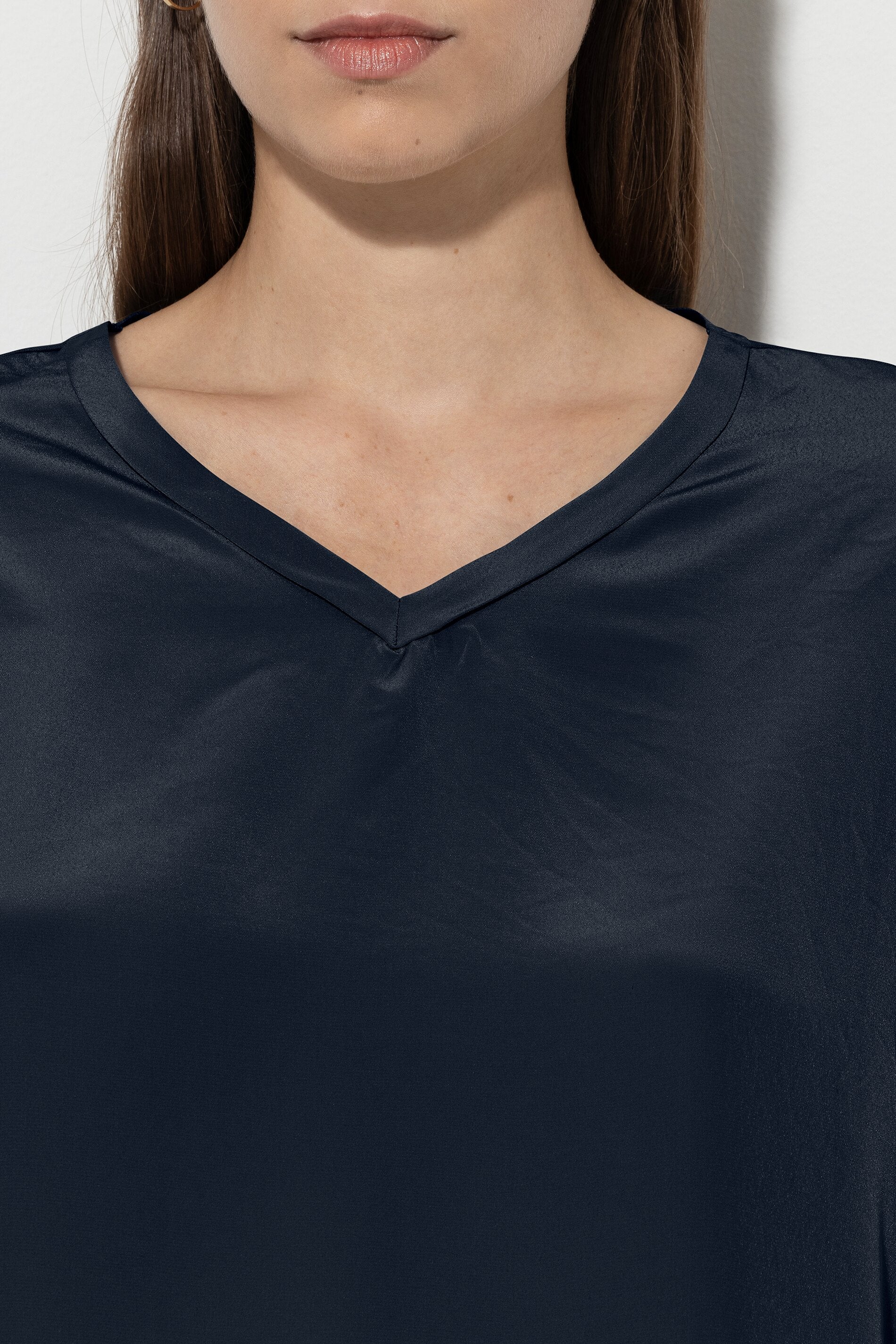 V-Neck-Shirt