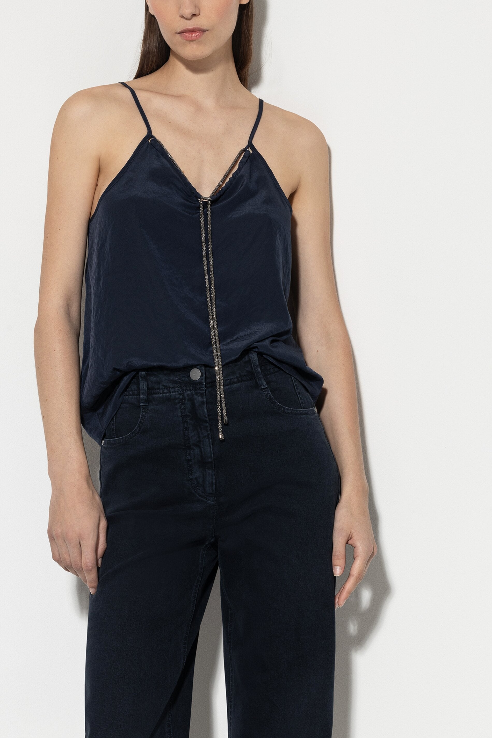 Spaghetti-Top mit Strasskordel