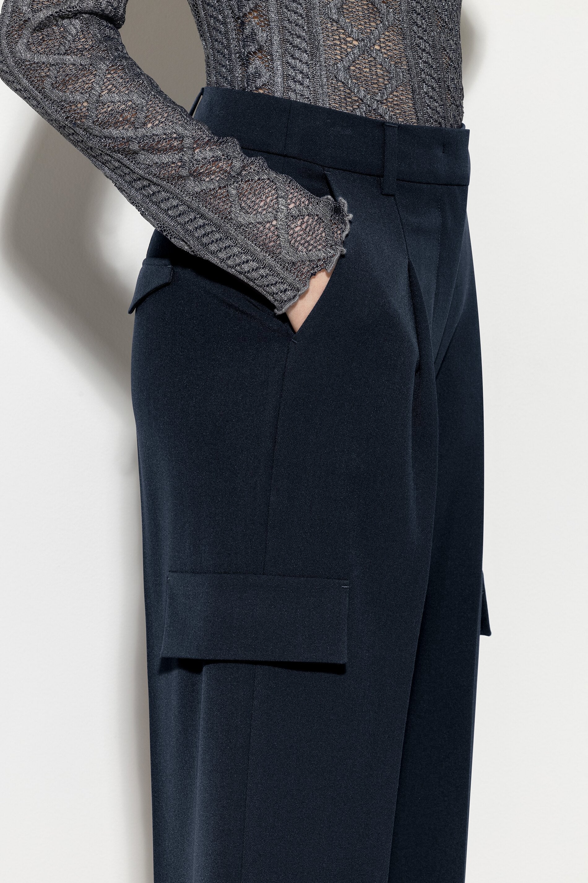 Cargo pants with pleats