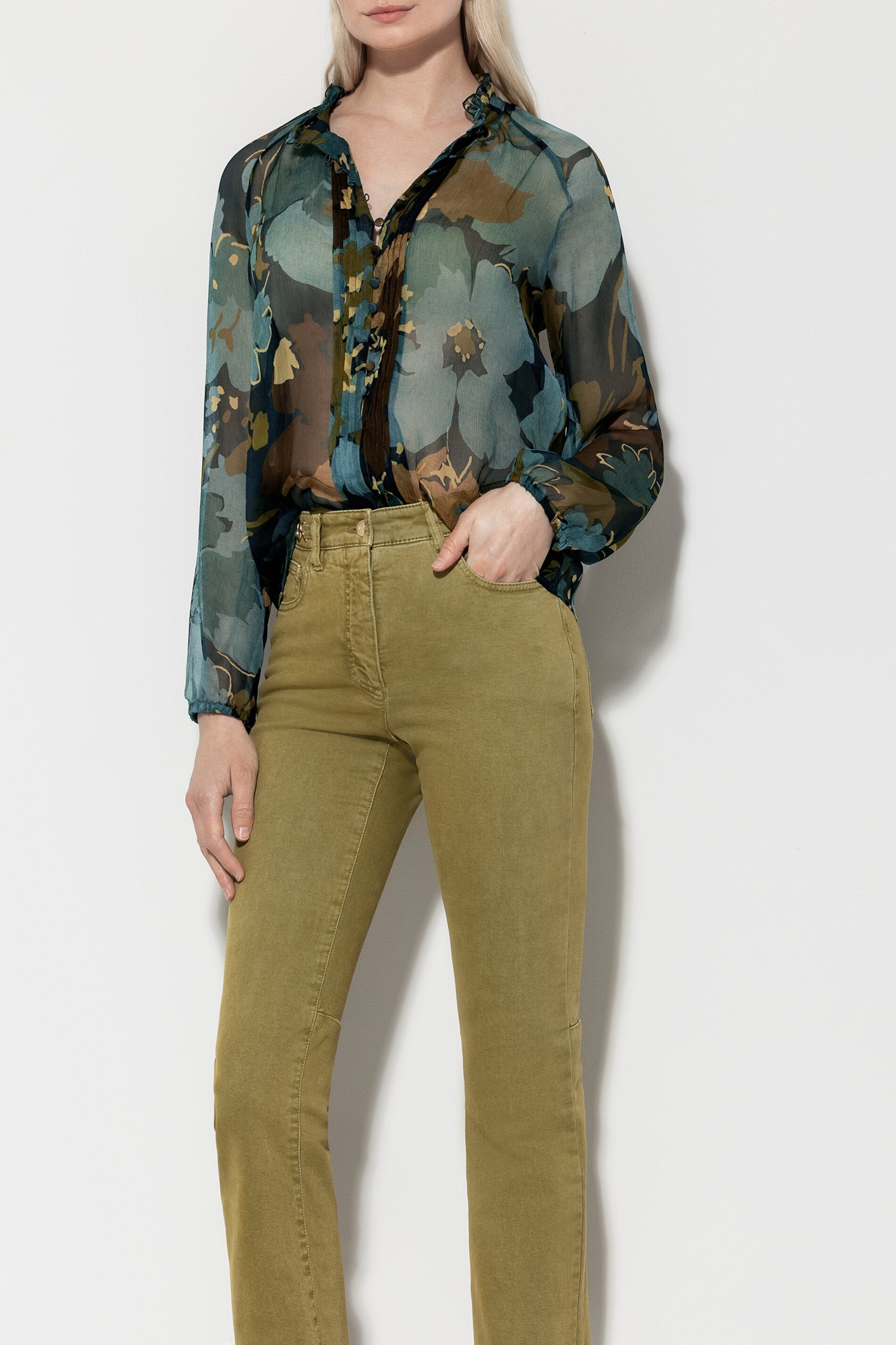 Pleated blouse with flower print
