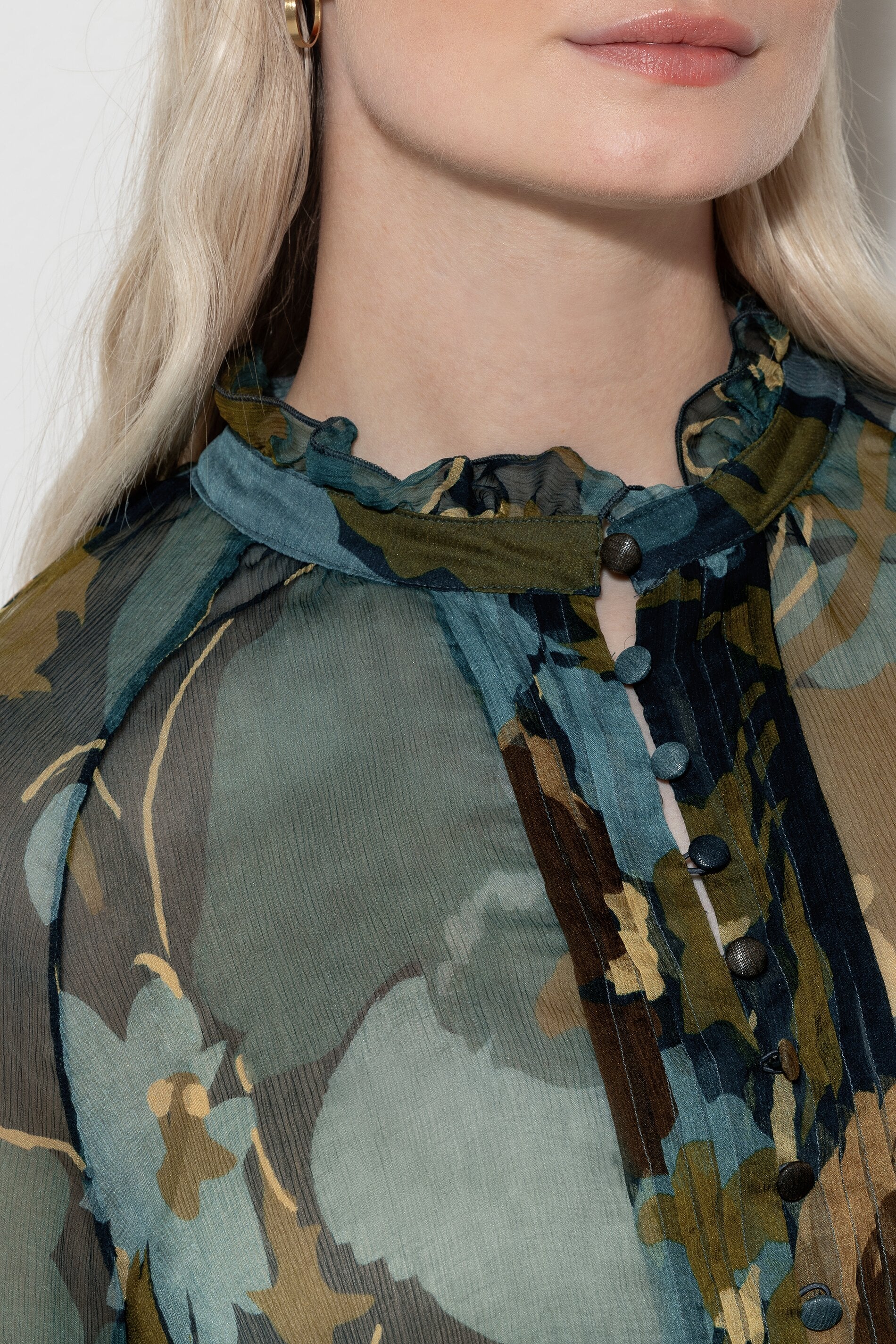 Pleated blouse with flower print