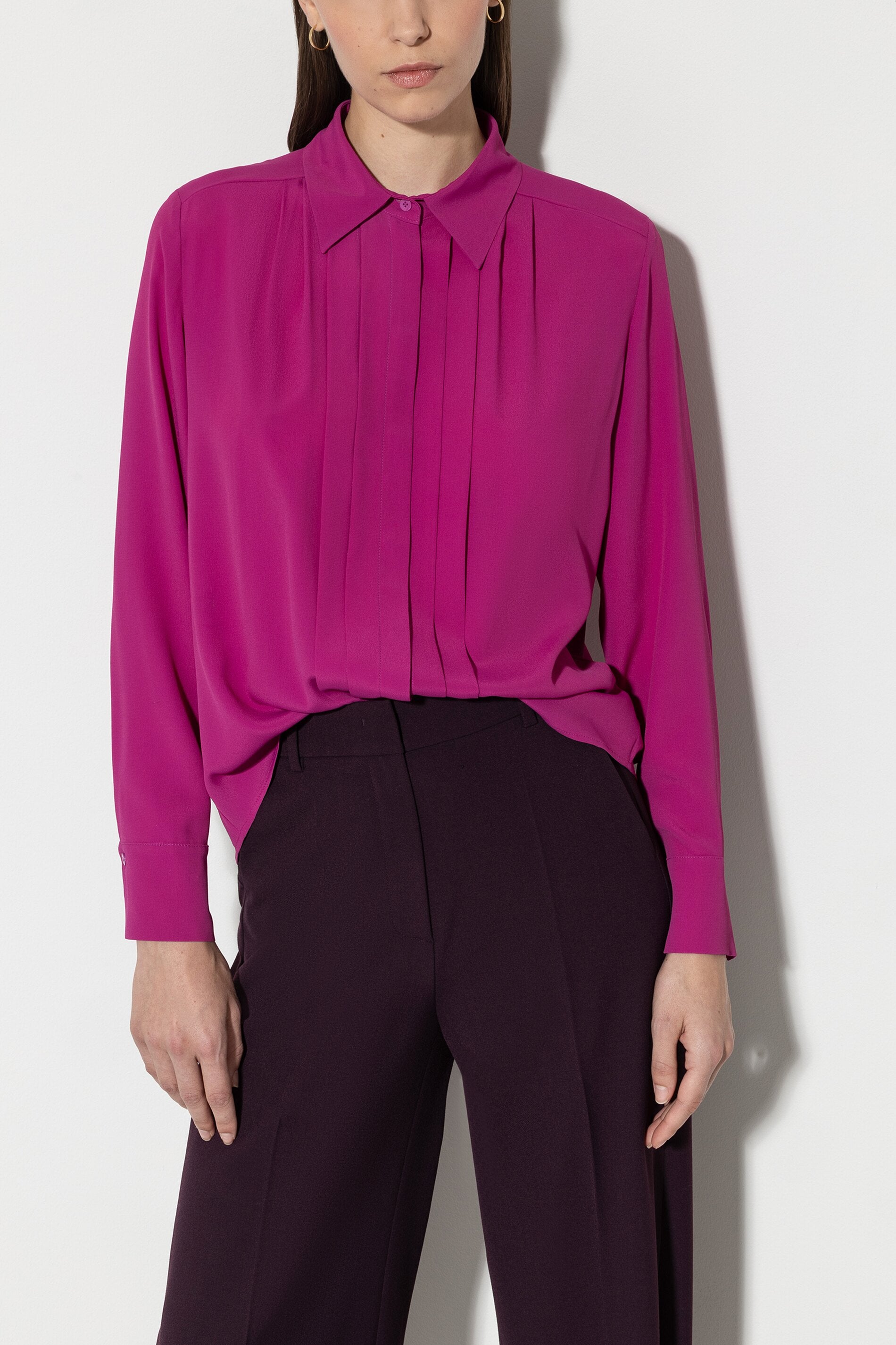 Blouse with pleats