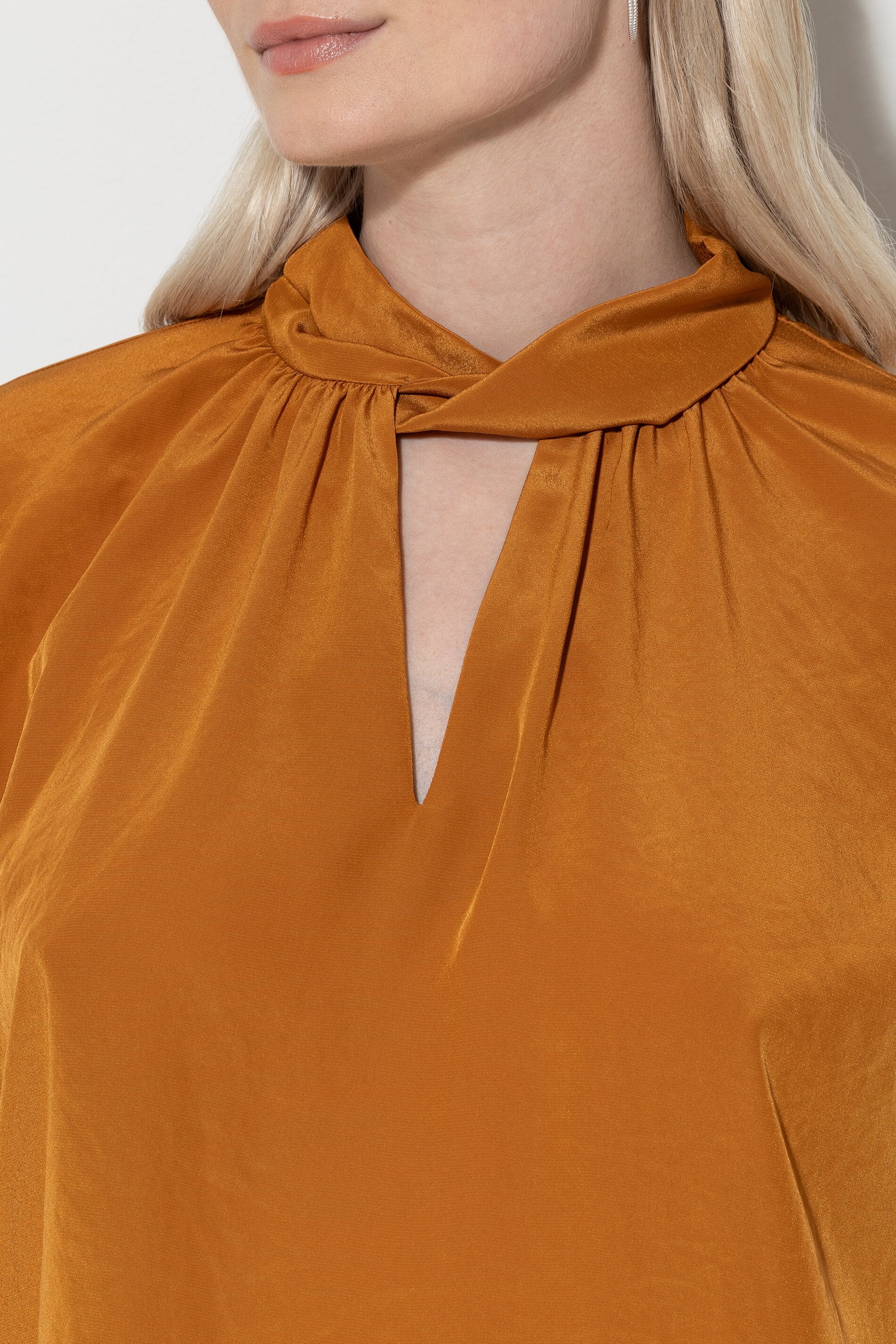 Bluse mit Knotendetail