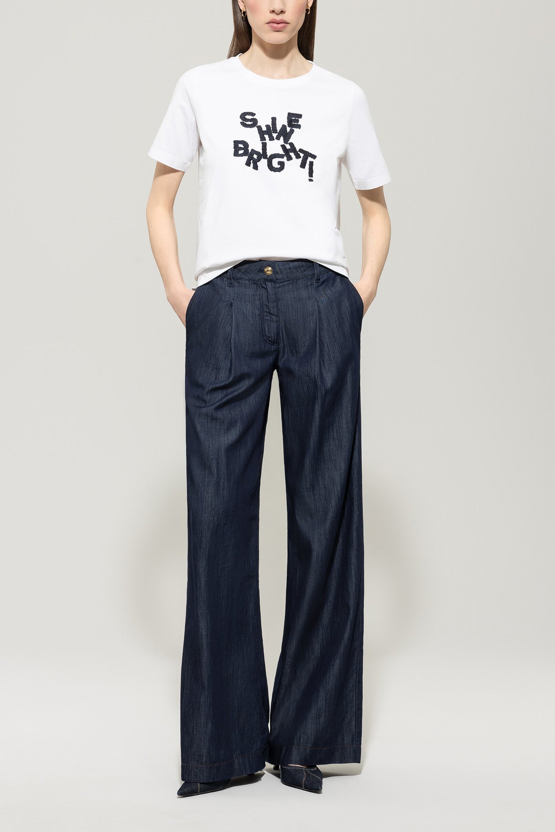 T-Shirt mit Stickerei